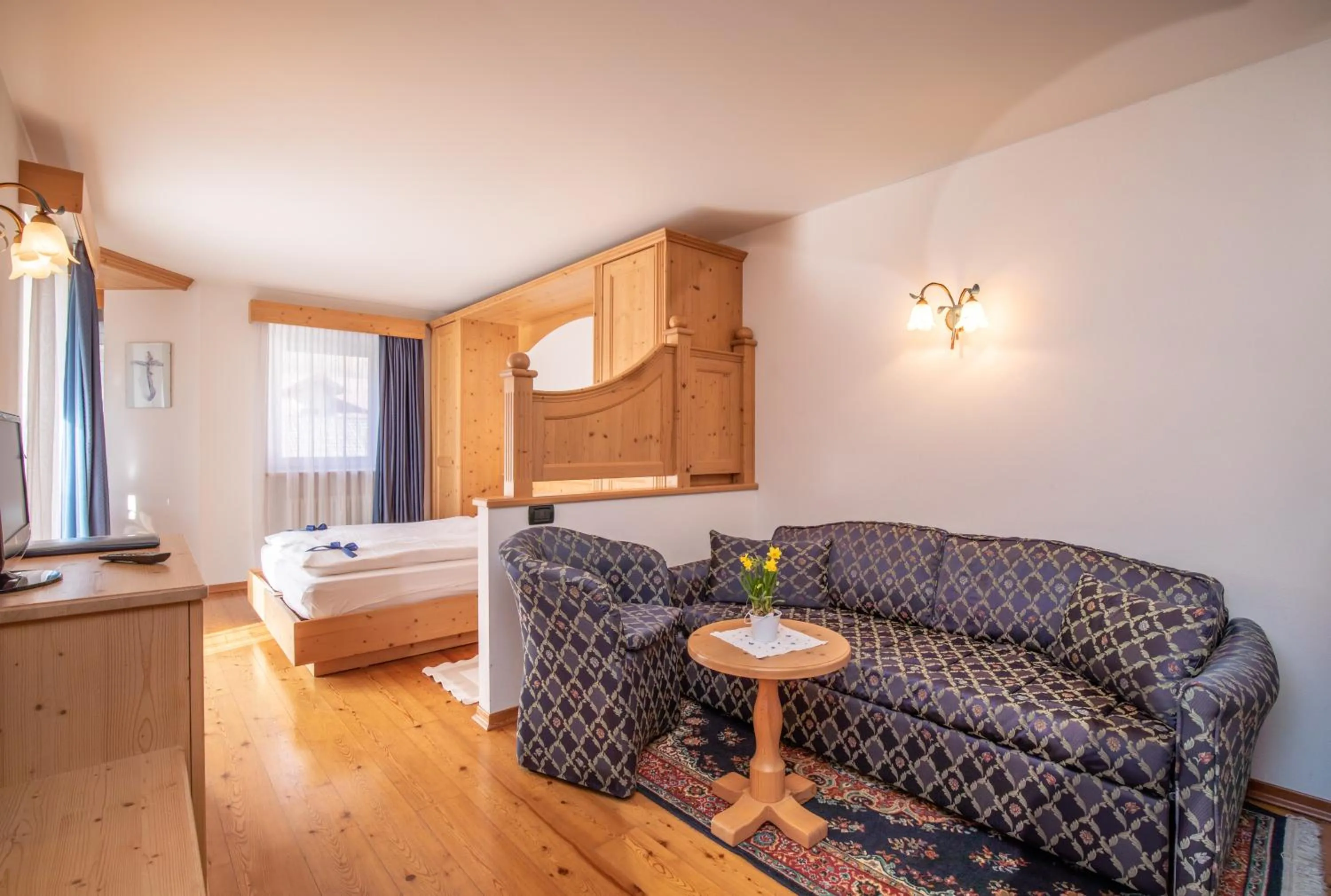 Living room, Bed in Hotel Siror