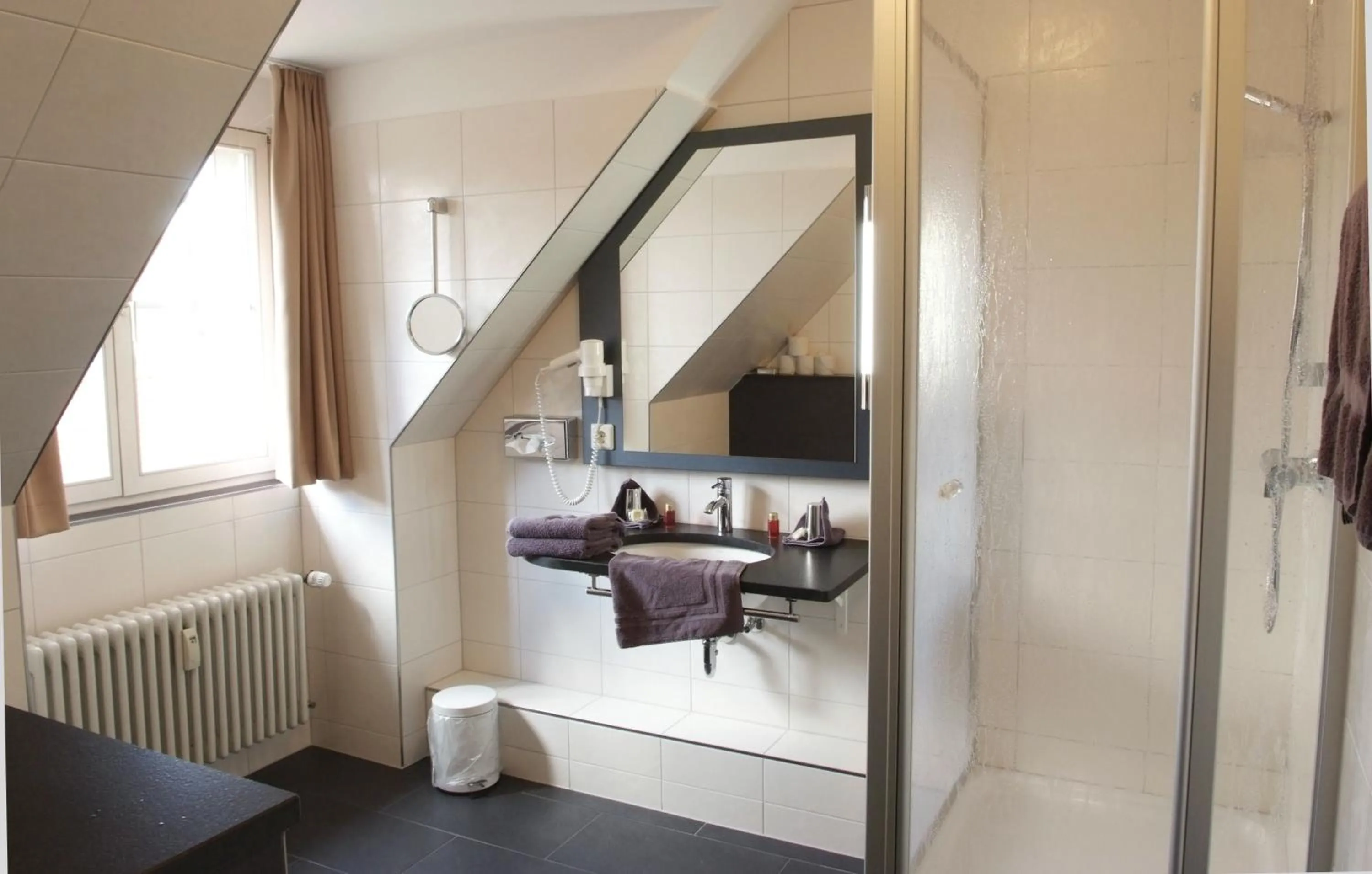 Bathroom, Bed in Hotel & Gasthaus Backmulde