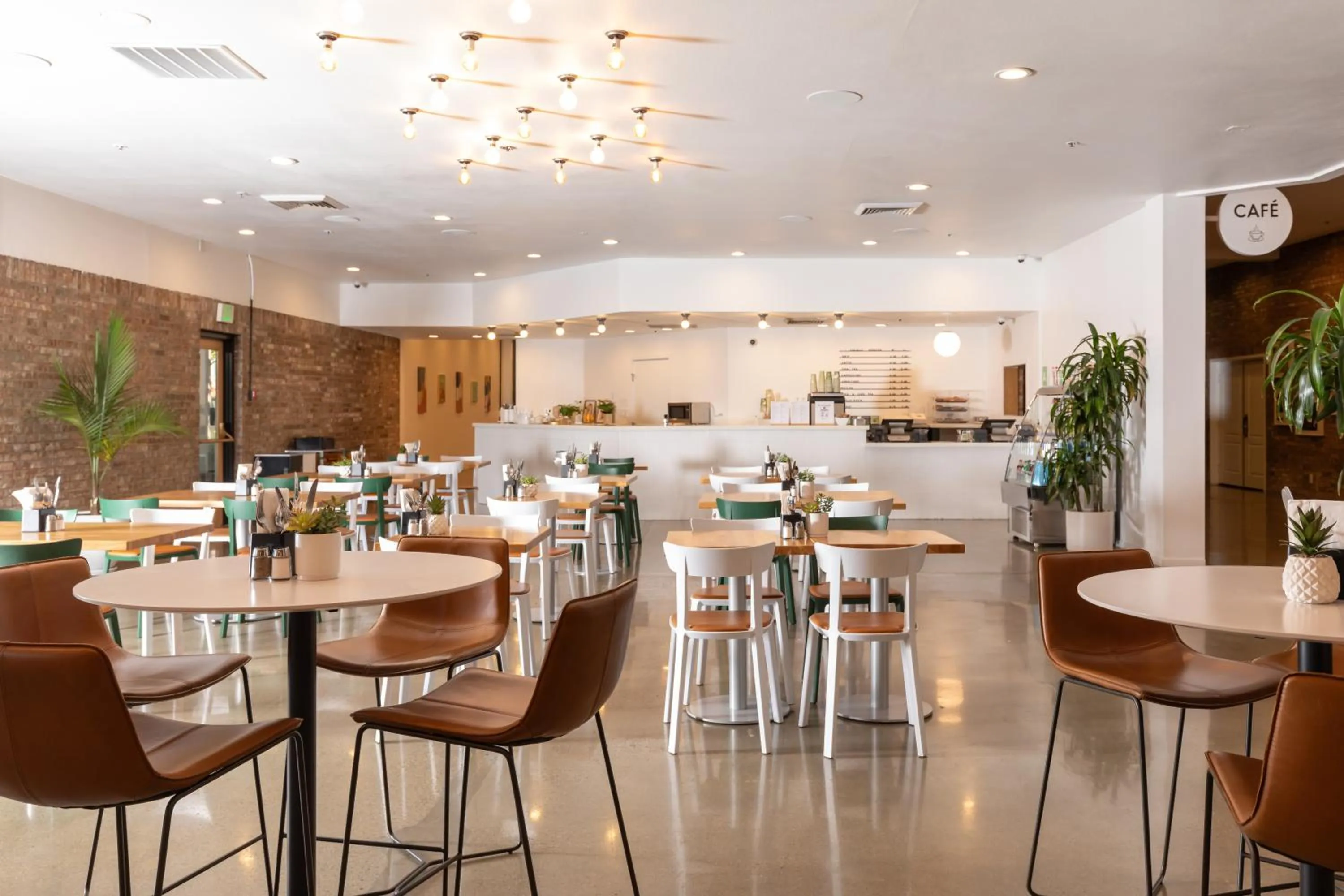 Restaurant/places to eat in Hotel Burbank