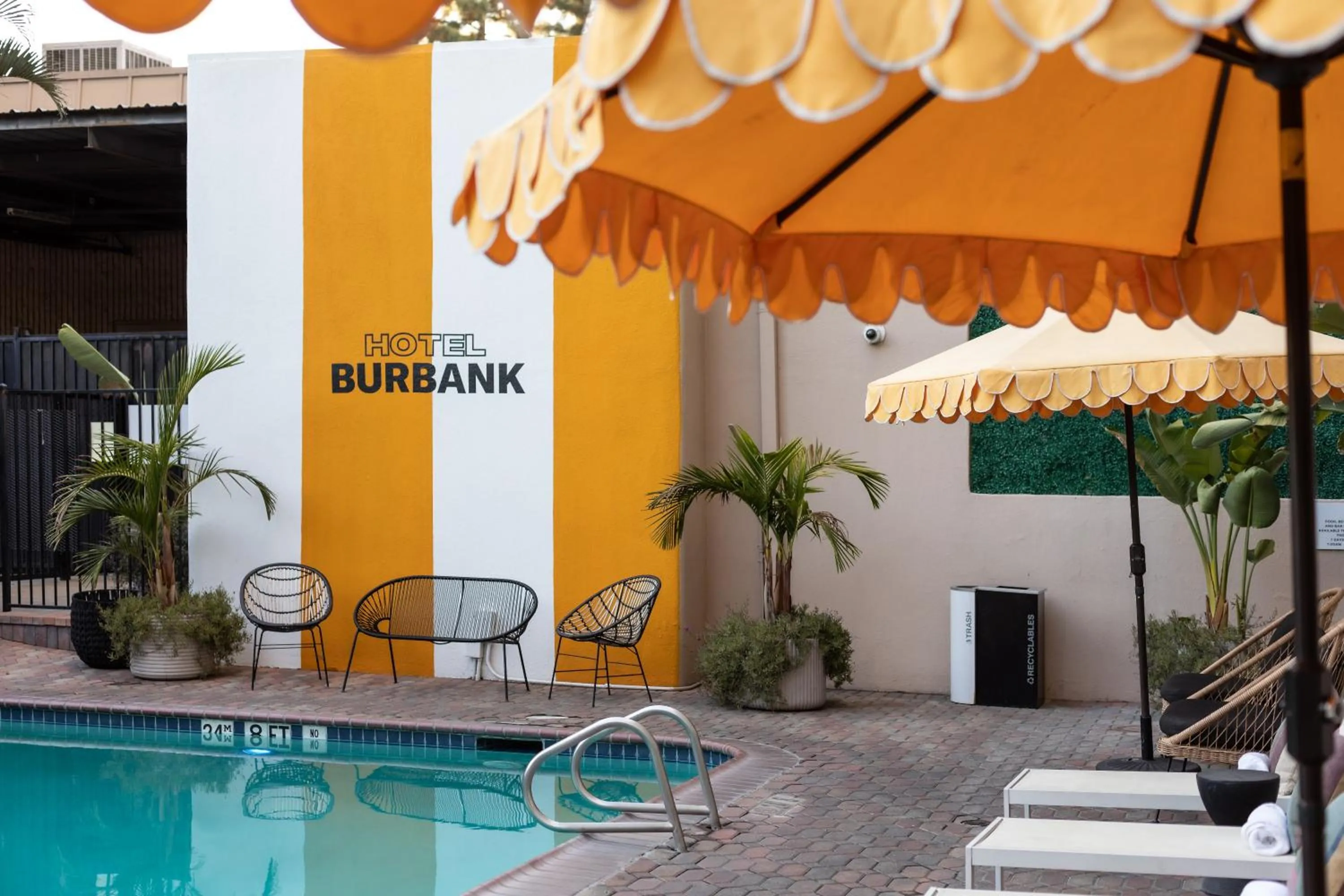 Swimming pool in Hotel Burbank