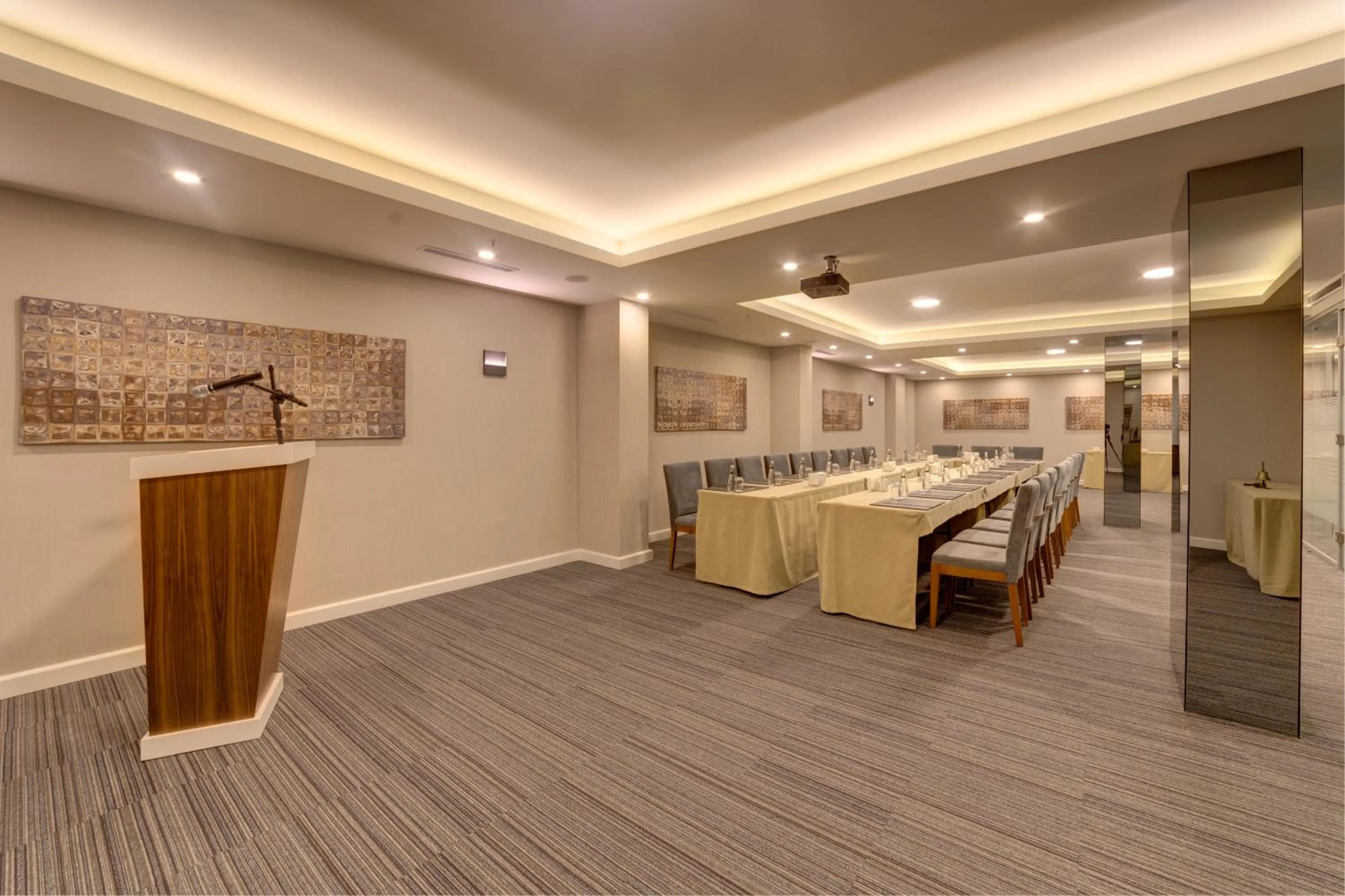 Banquet/Function facilities in The Menord Hotel