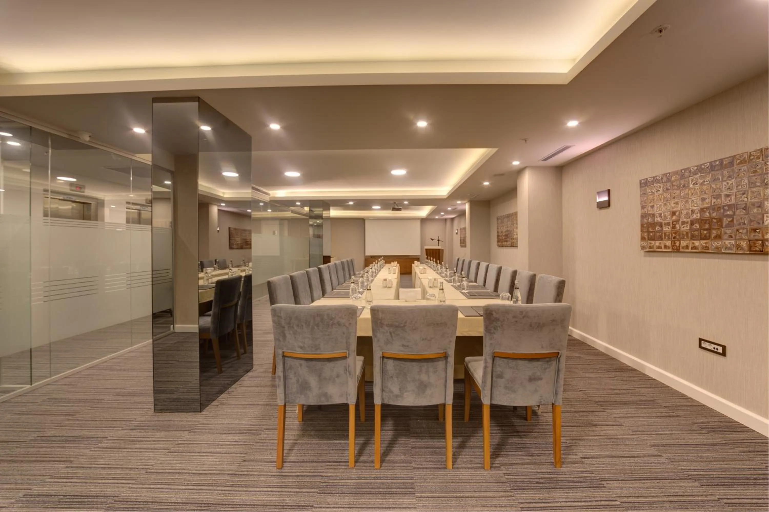 Food and drinks in The Menord Hotel