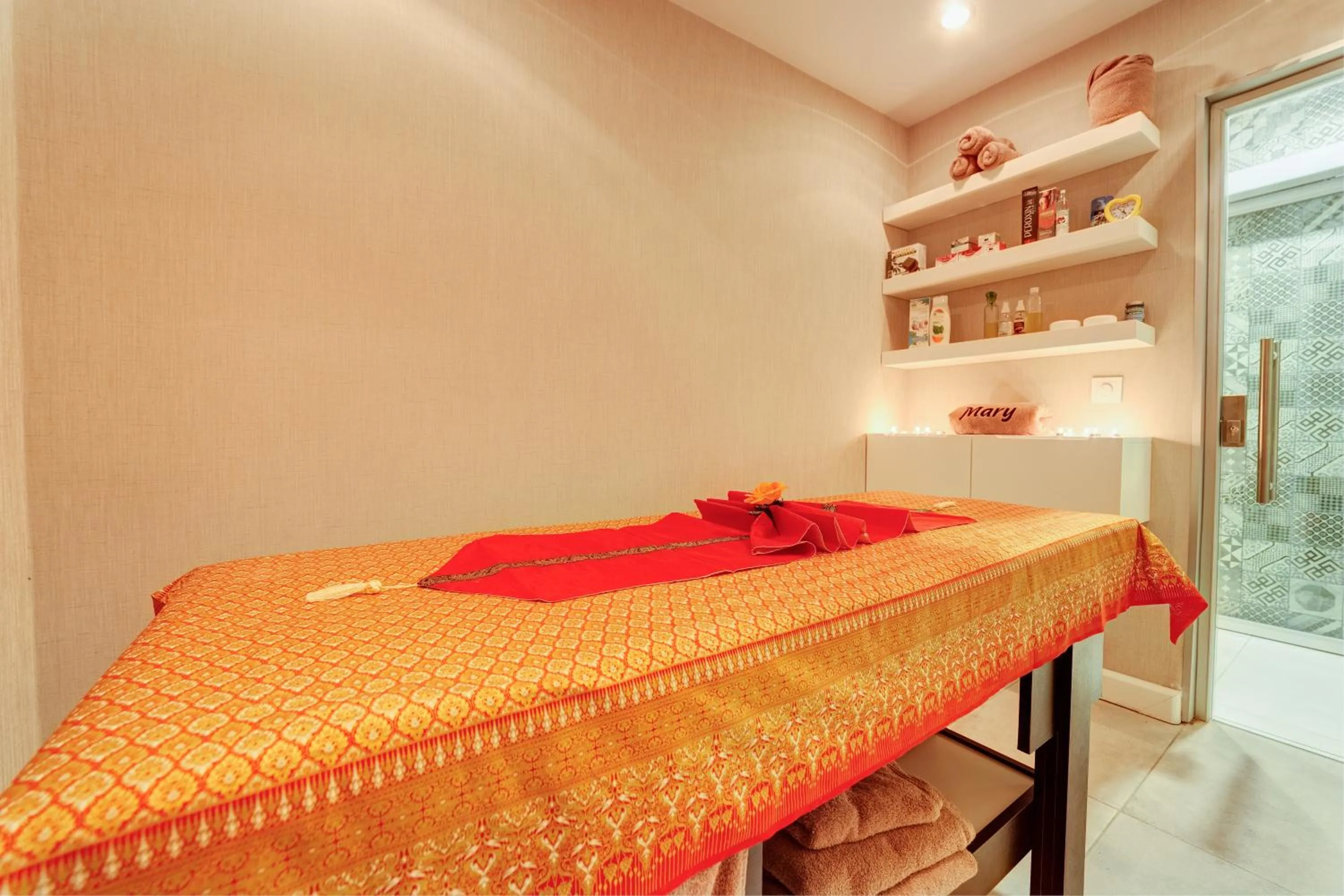 Spa and wellness centre/facilities, Bed in The Menord Hotel