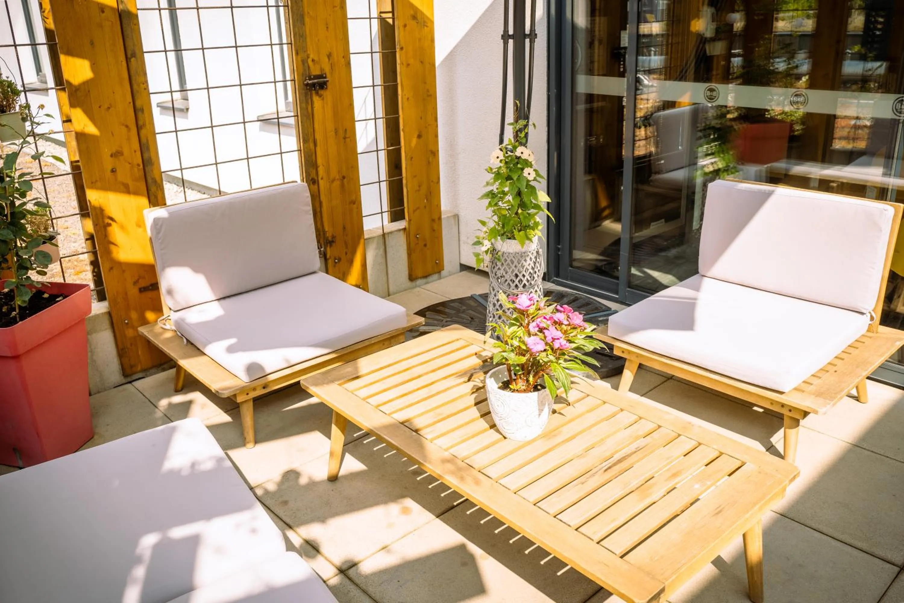 Patio in B&B HOTEL Metz Est Technopole Pôle Santé