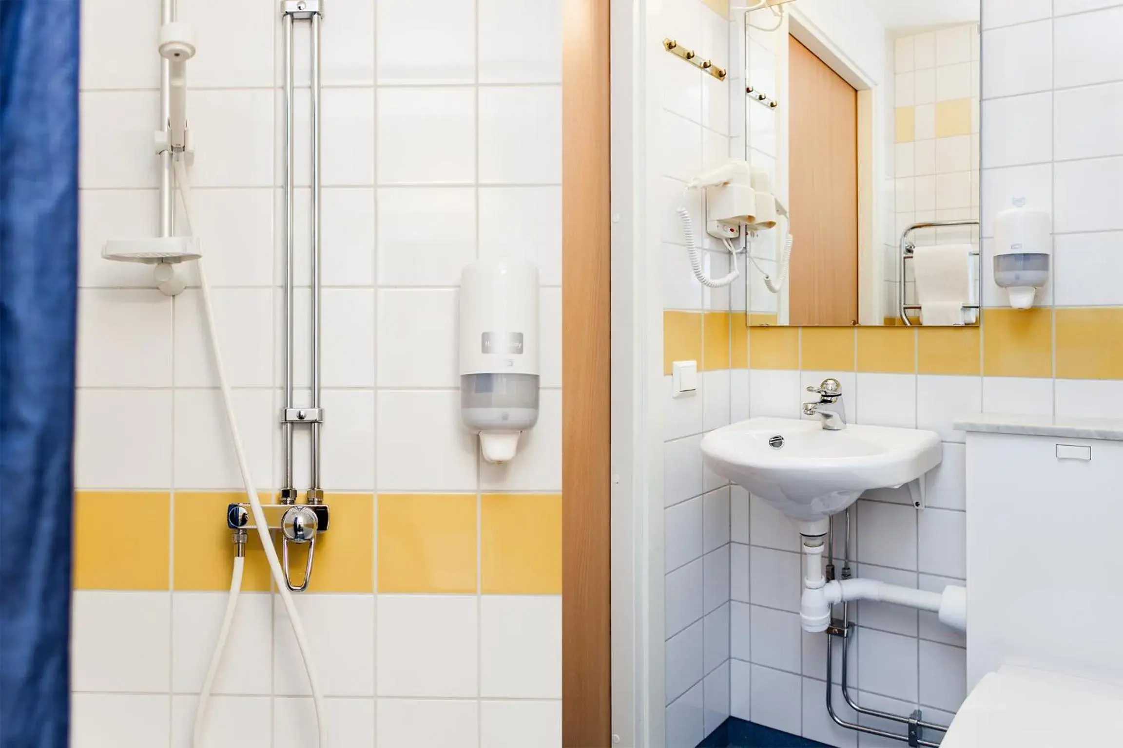 Budget Twin Room without Window in Hotel Expo Stockholm Budget Twin Room without Window in Hotel Expo Stockholm