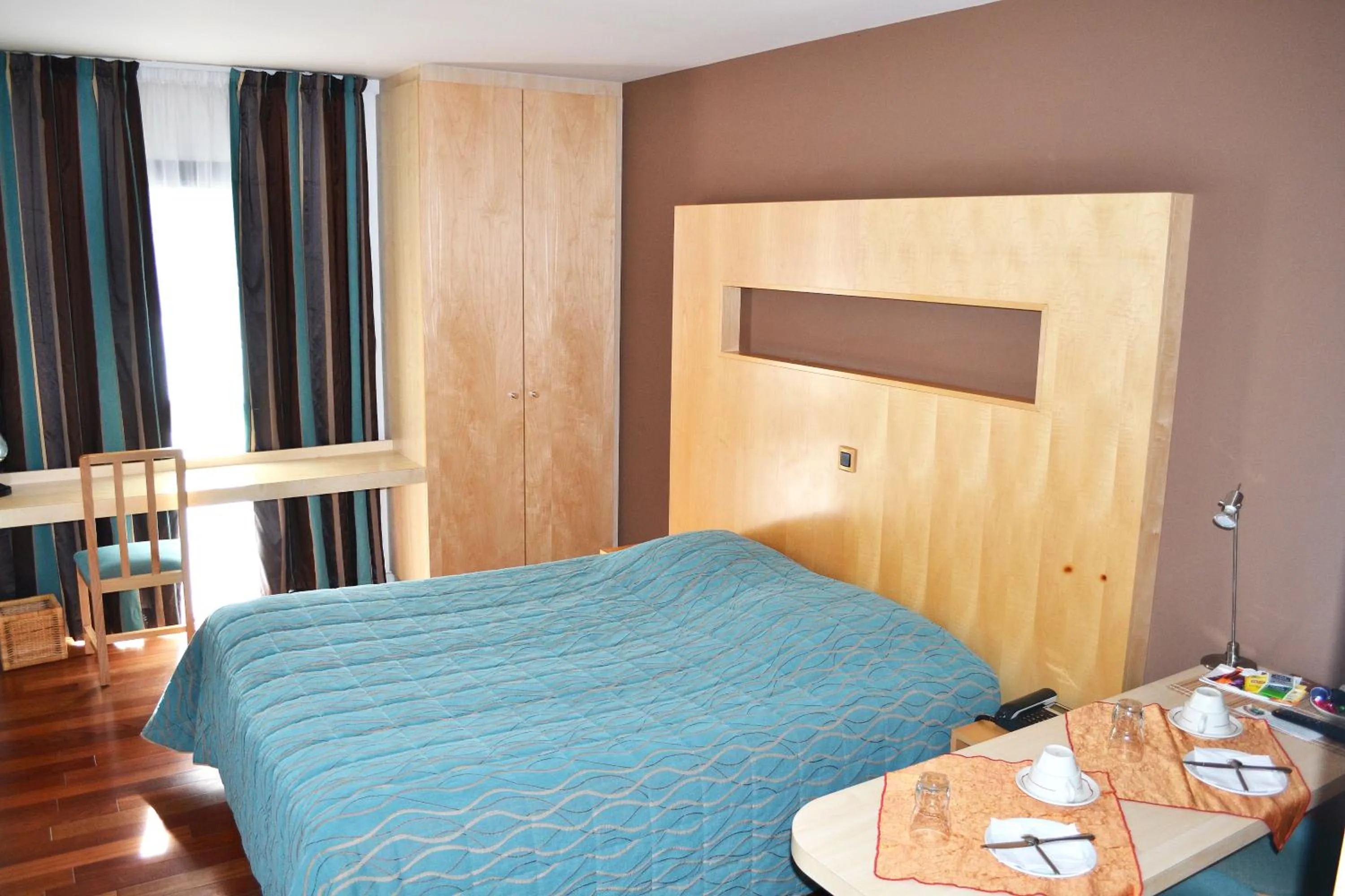 Photo of the whole room, Bed in Hôtel la Scala