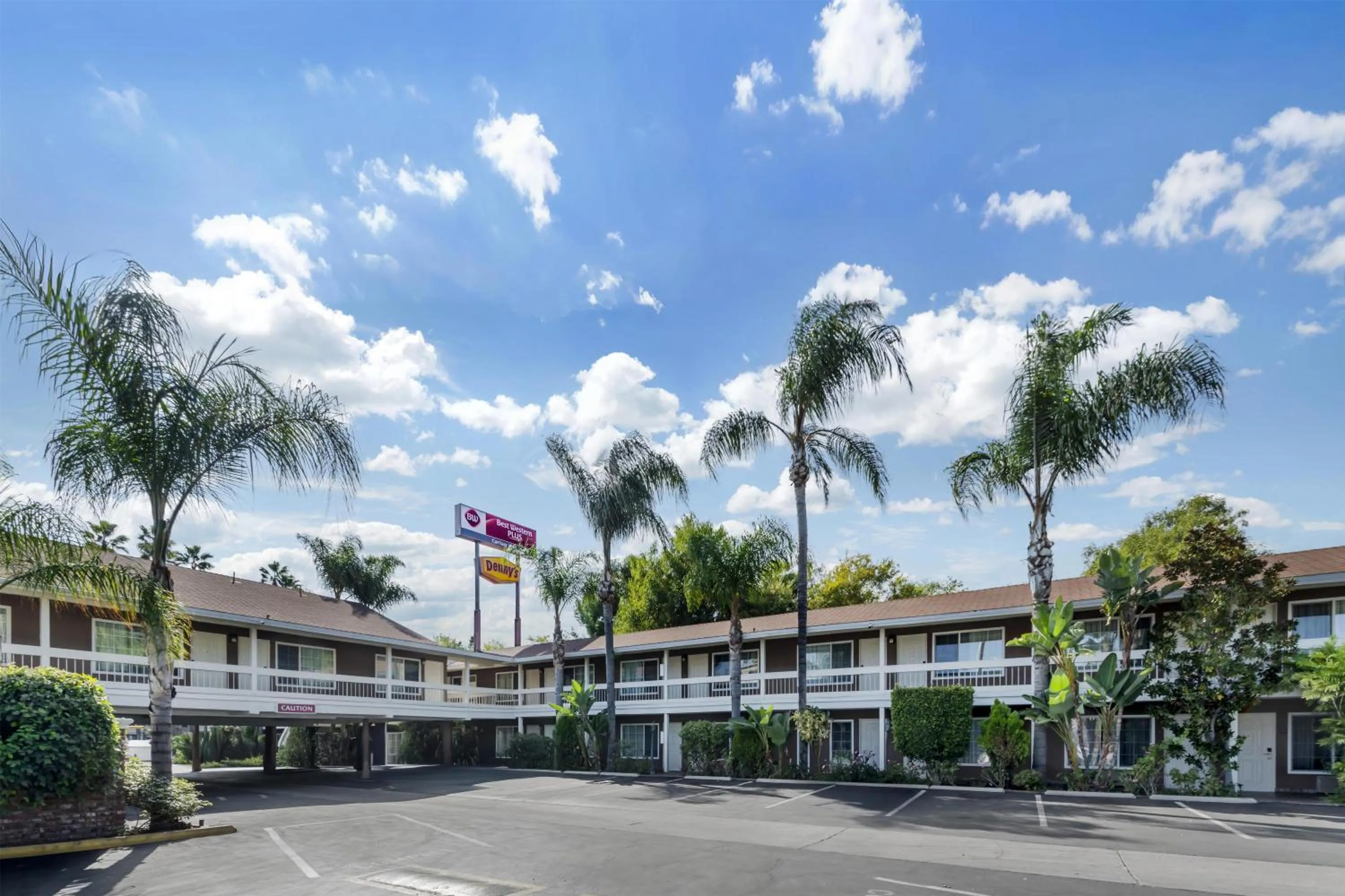 Property building in Best Western Plus Carriage Inn