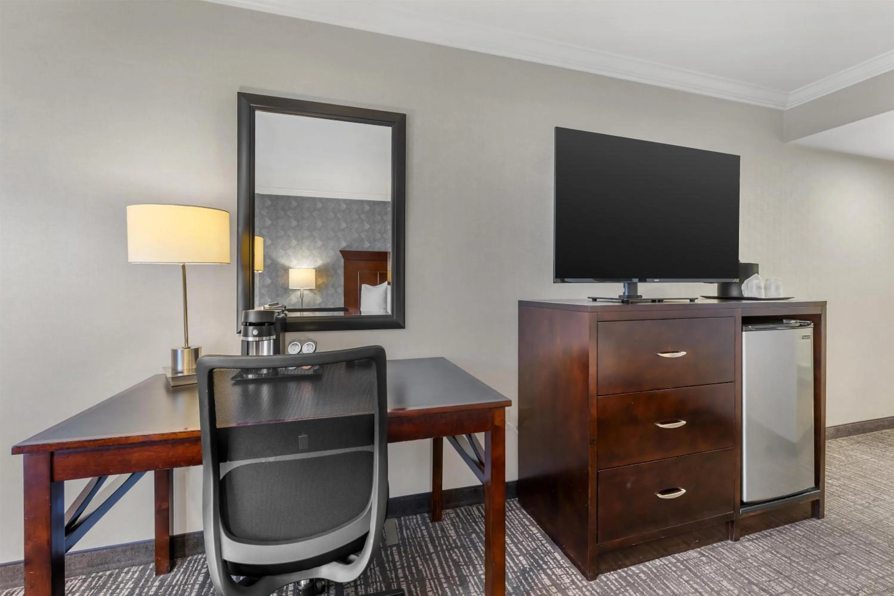 Bedroom in Best Western Plus Carriage Inn