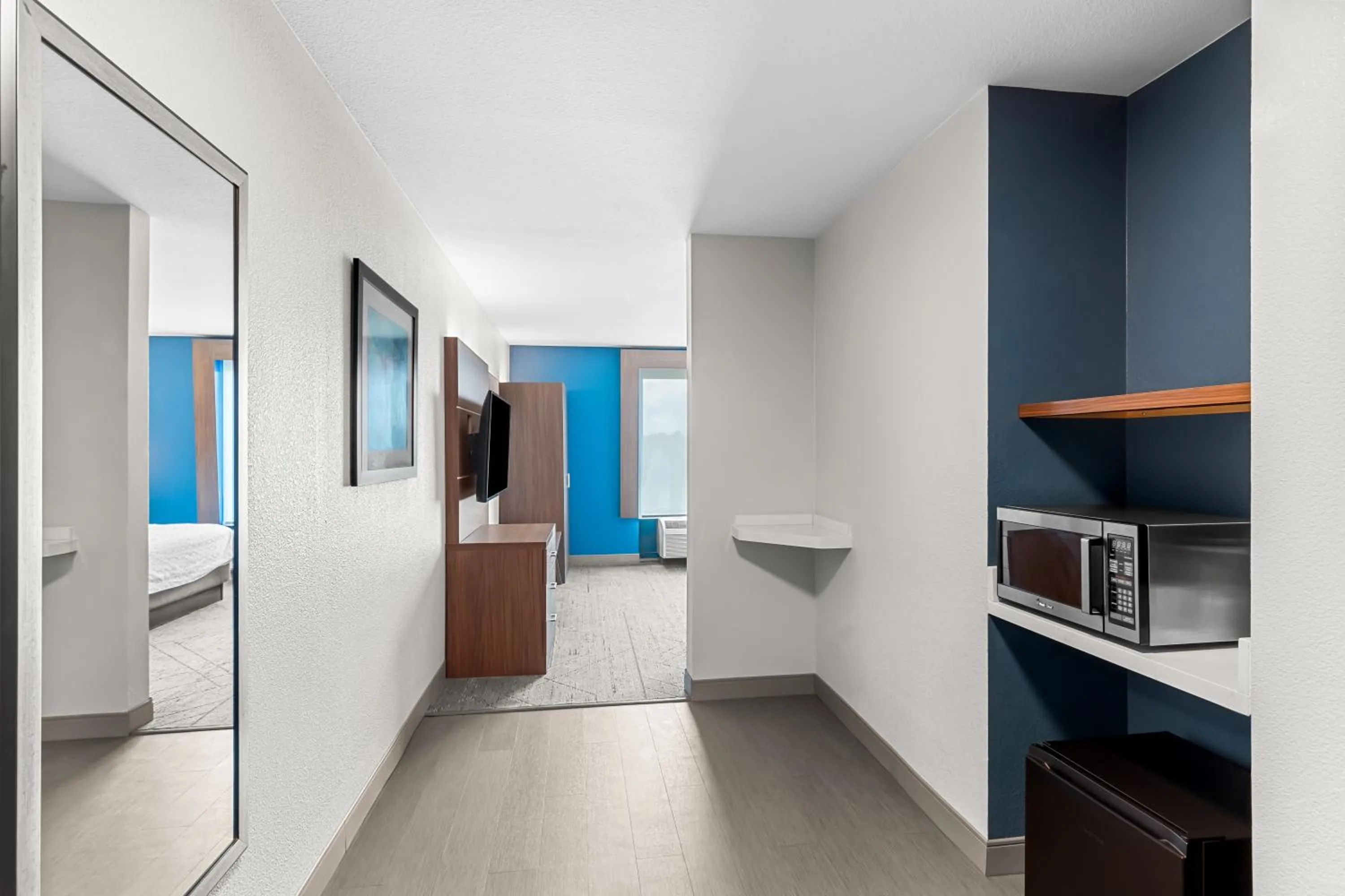 Bed in Holiday Inn Express & Suites Austin SW - Sunset Valley by IHG Hotel