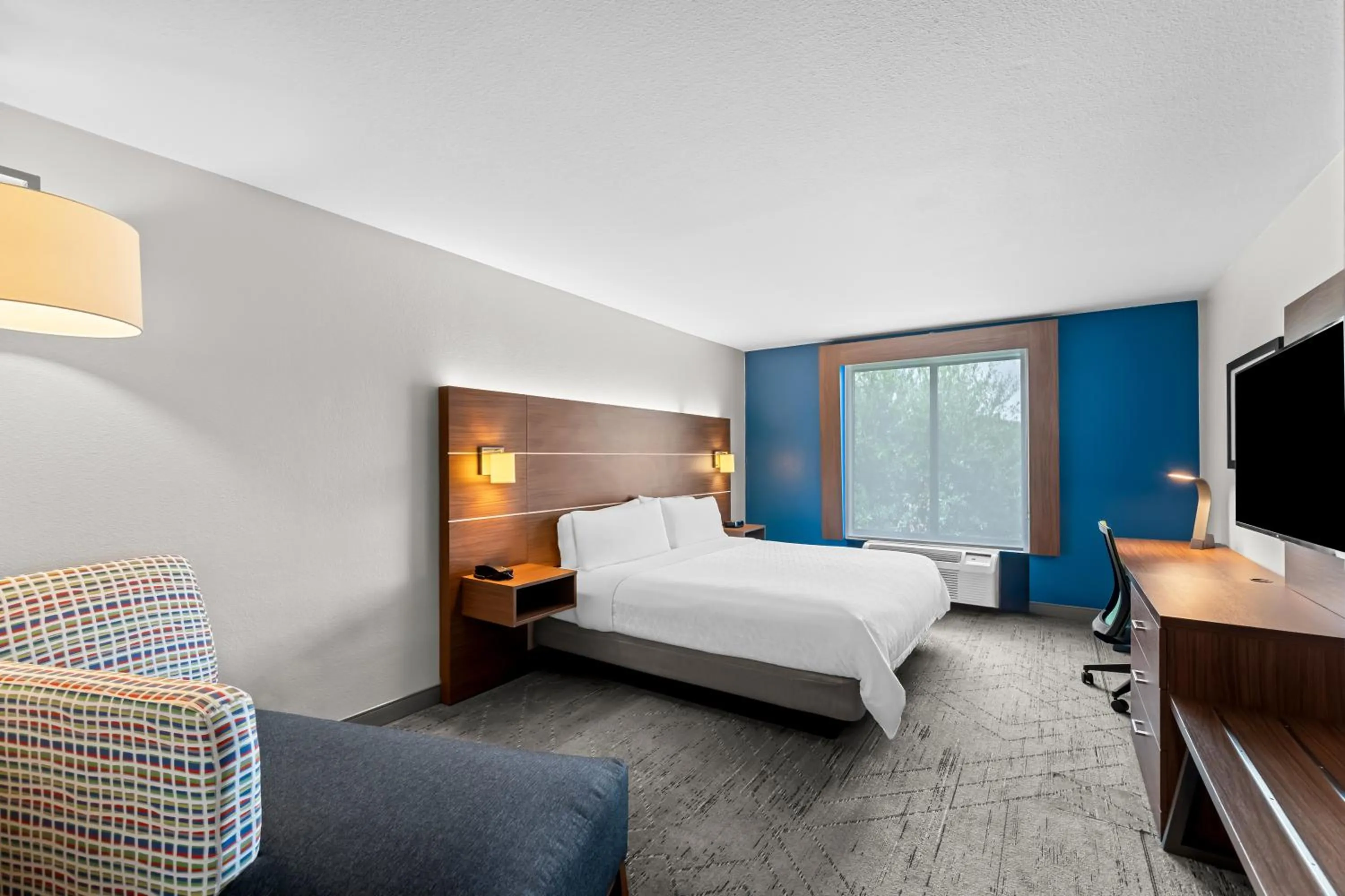 Bed in Holiday Inn Express & Suites Austin SW - Sunset Valley by IHG Hotel
