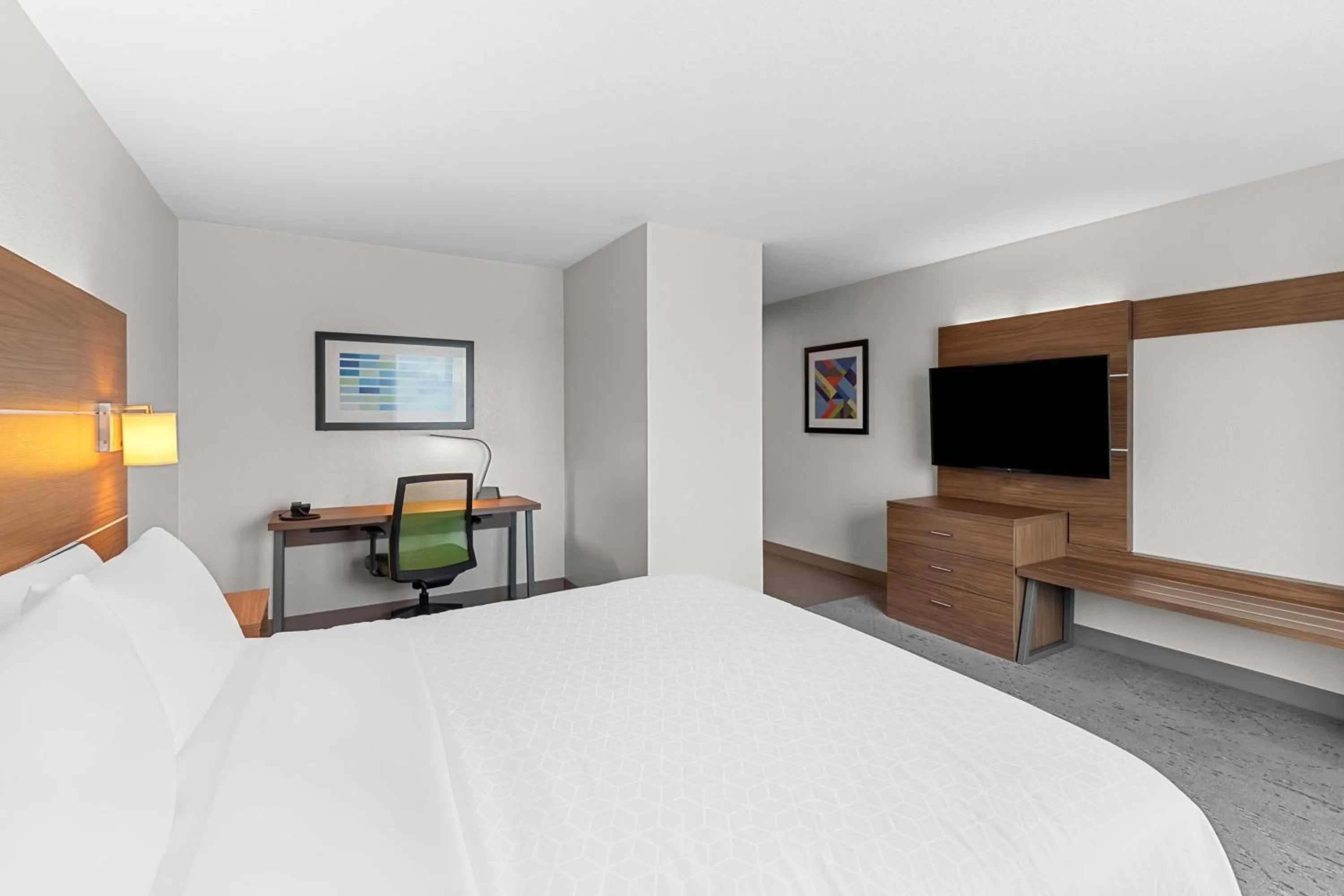Photo of the whole room, Bed in Holiday Inn Express & Suites Austin SW - Sunset Valley by IHG Hotel