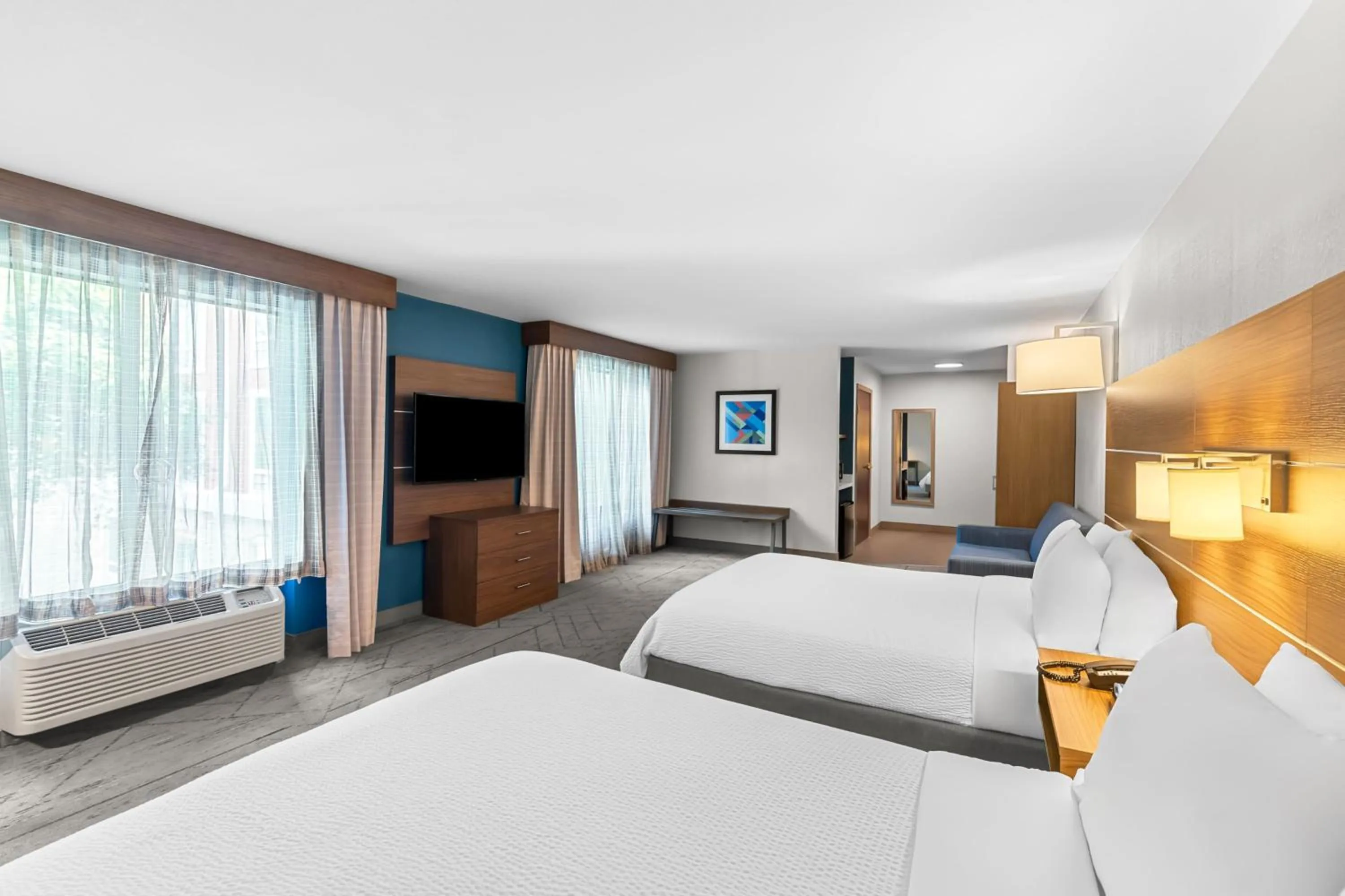 Photo of the whole room, Bed in Holiday Inn Express & Suites Austin SW - Sunset Valley by IHG Hotel