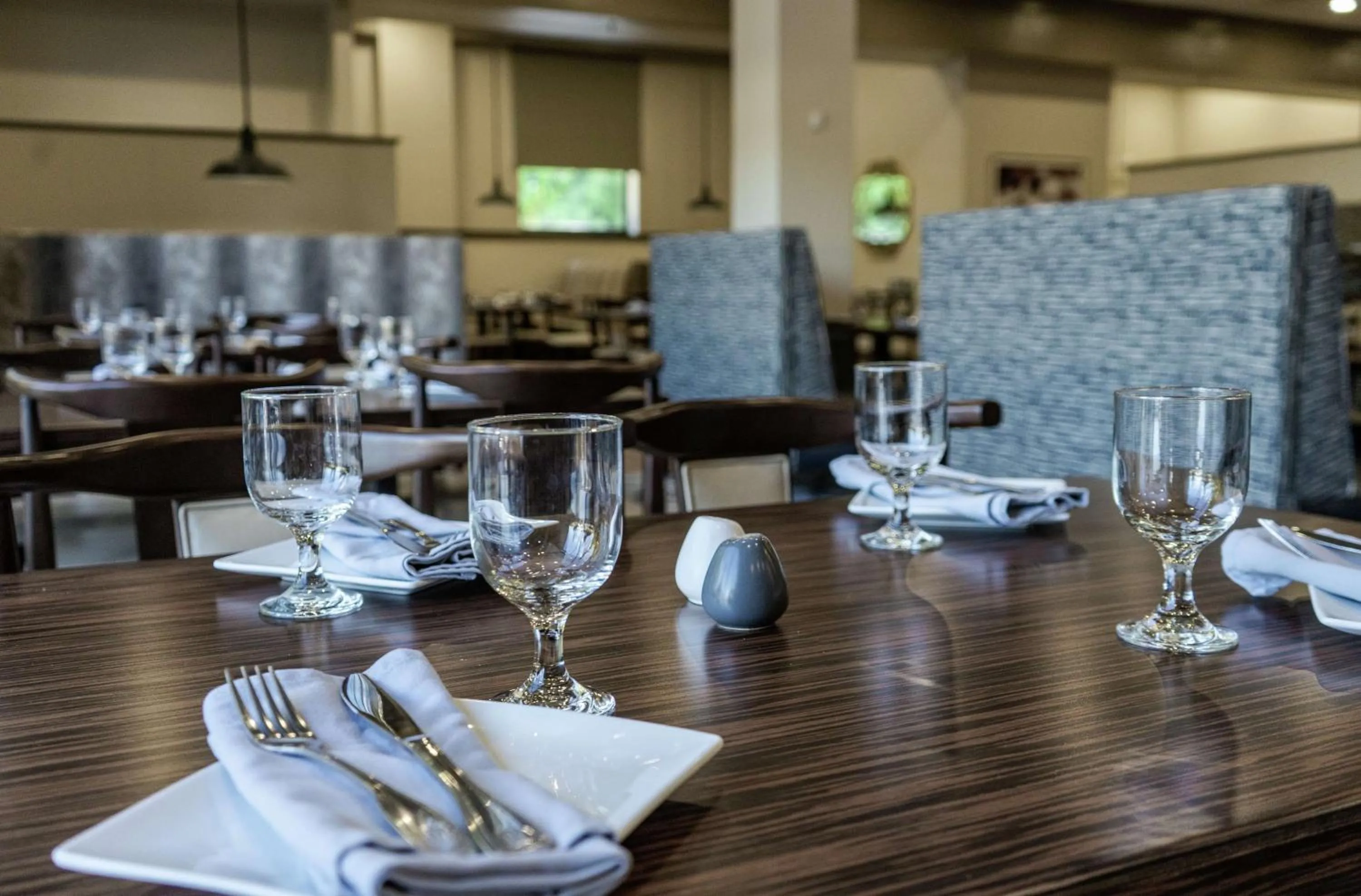 Restaurant/places to eat in DoubleTree by Hilton Nashua