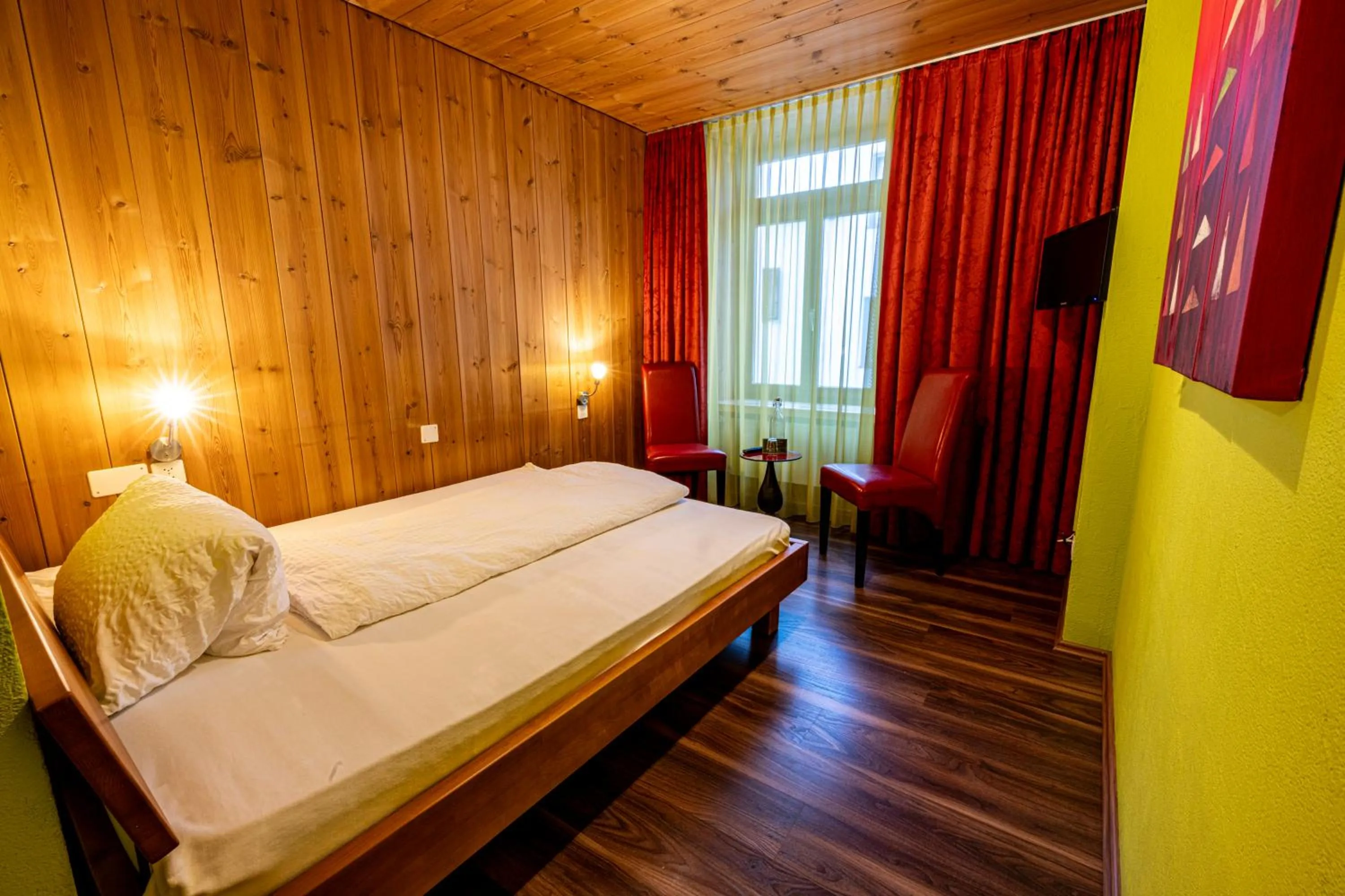 Bed in CURUNA Pensiun-Frühstückspension