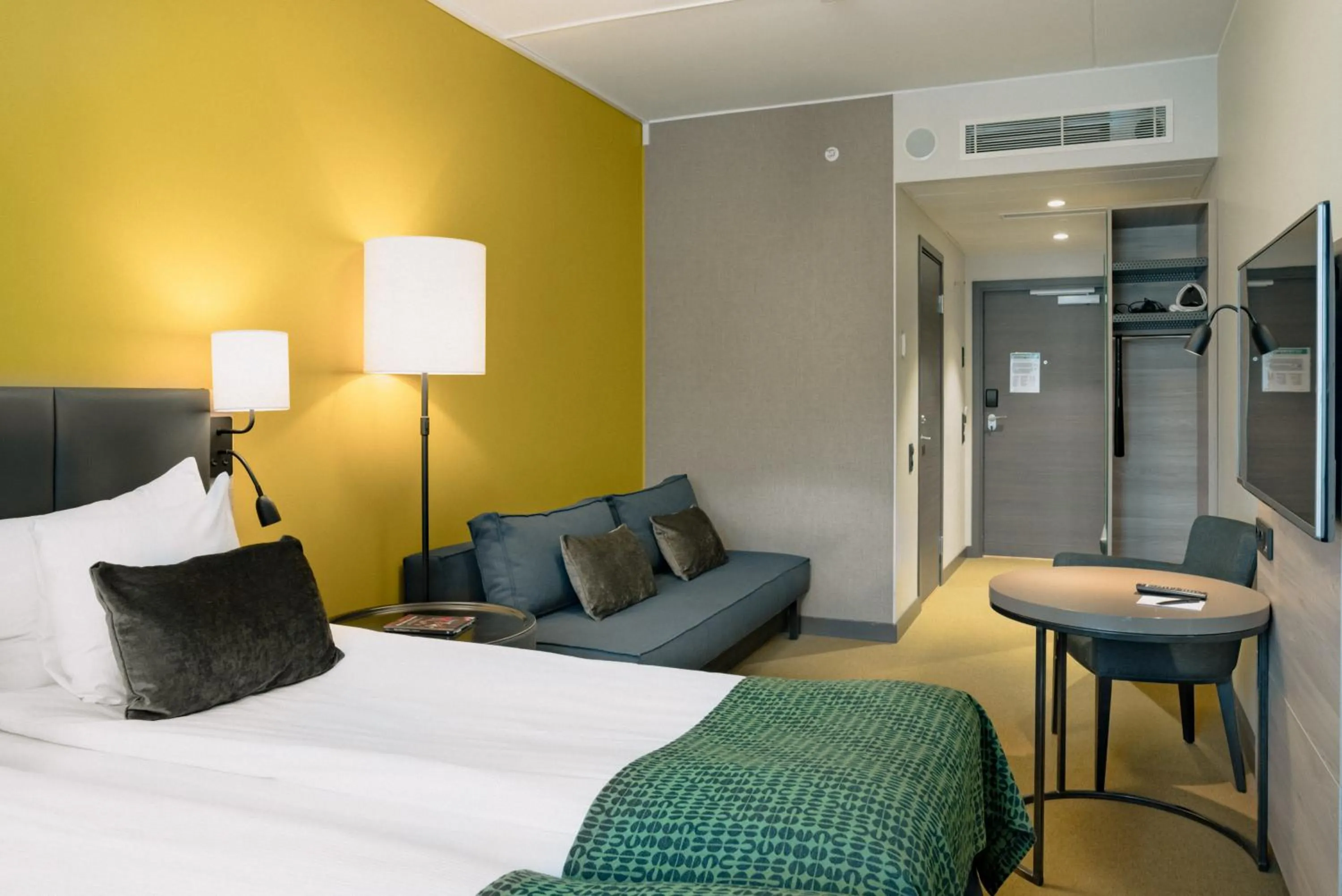 Photo of the whole room, Bed in Quality Hotel Winn Haninge