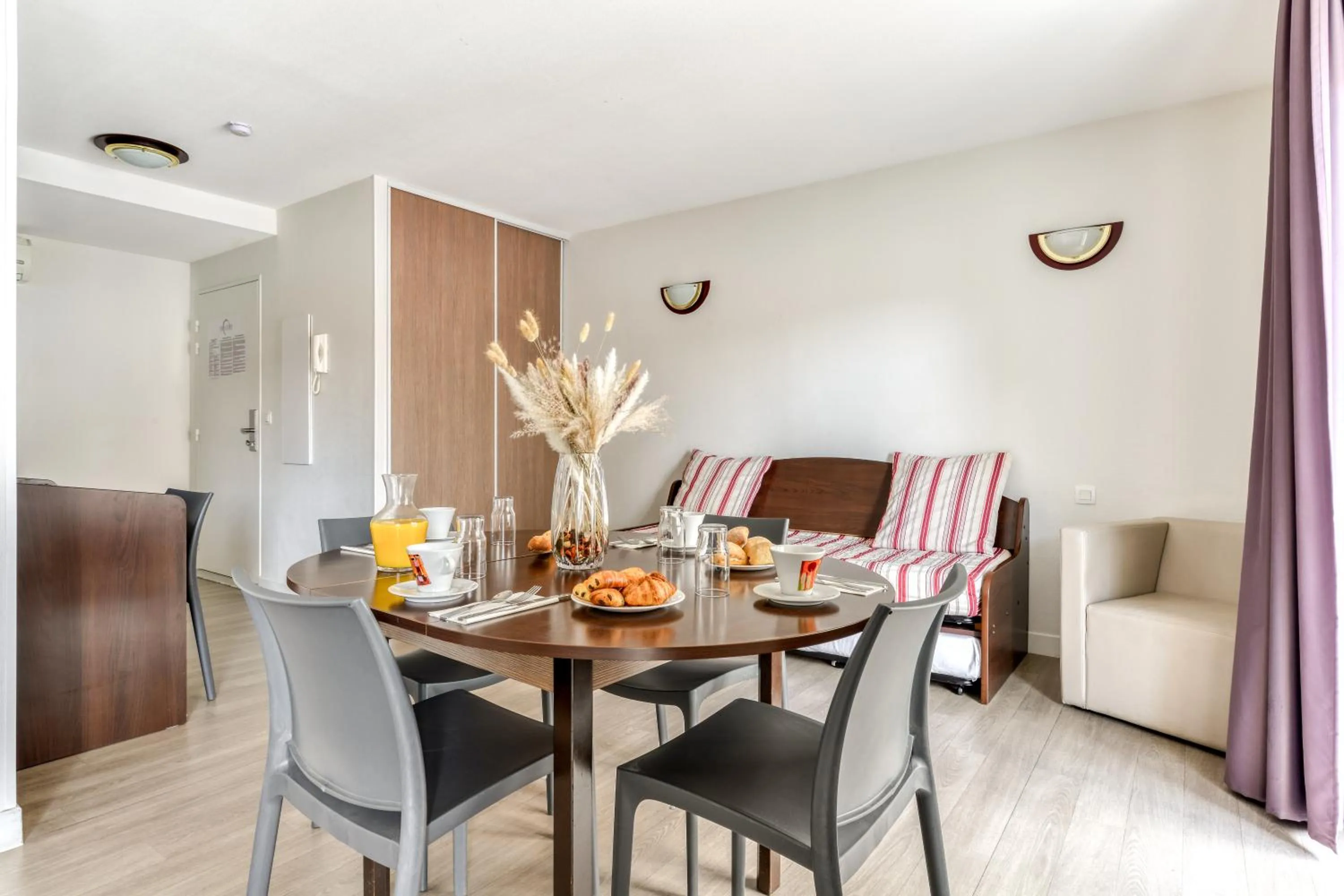 Living room in Zenitude Hôtel-Résidences Béziers Centre