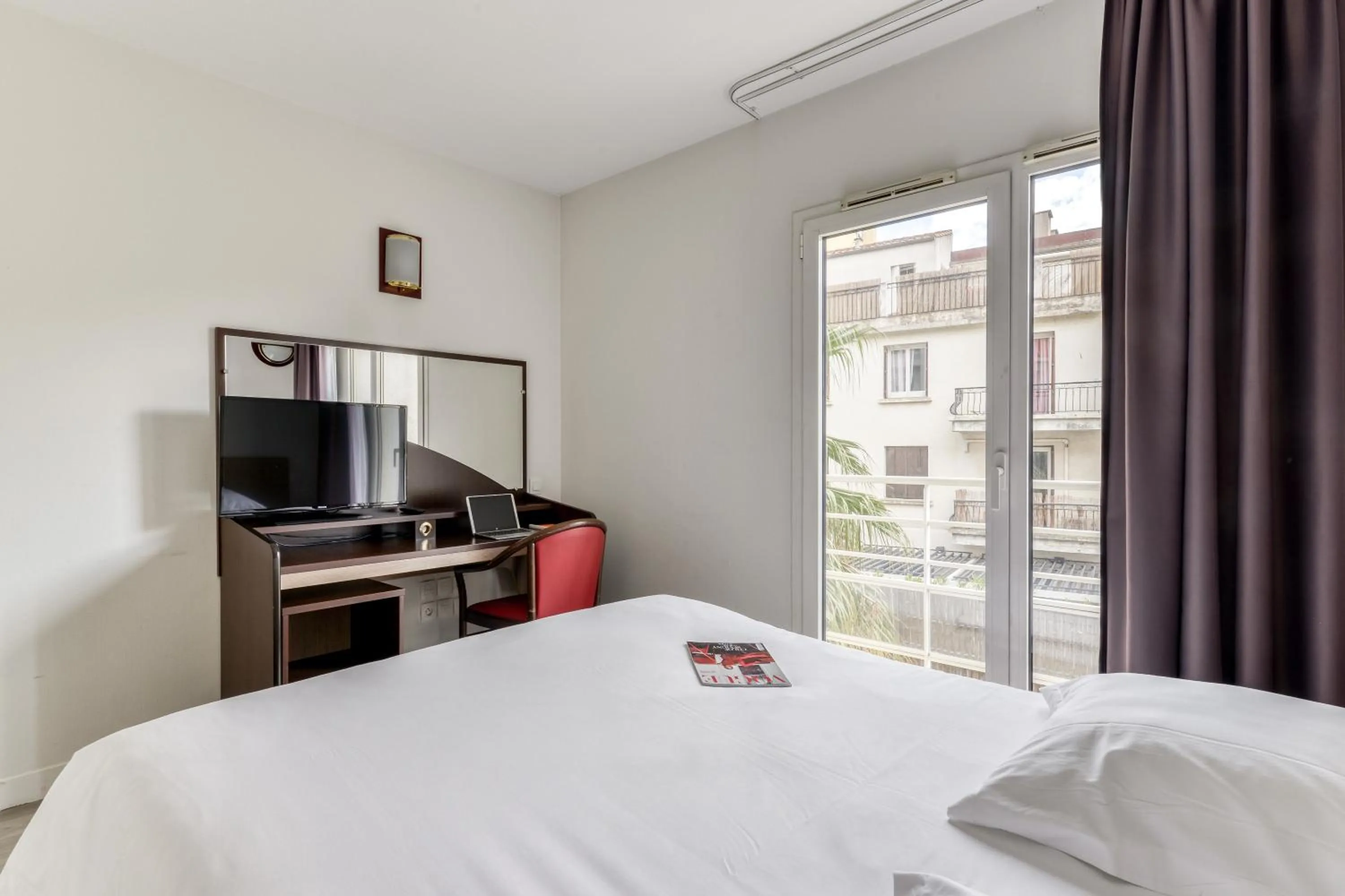 Bed in Zenitude Hôtel-Résidences Béziers Centre