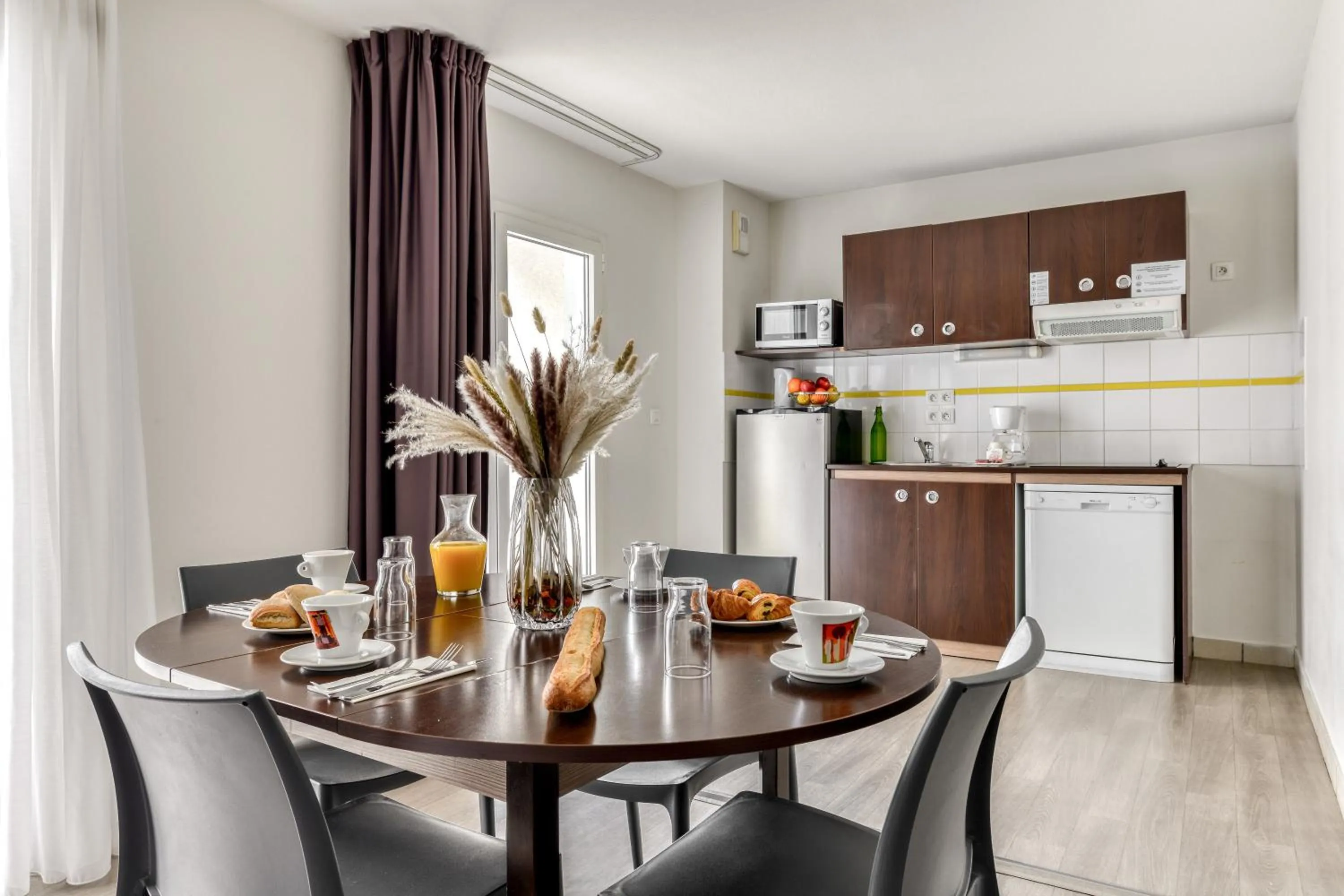 Kitchen or kitchenette in Zenitude Hôtel-Résidences Béziers Centre