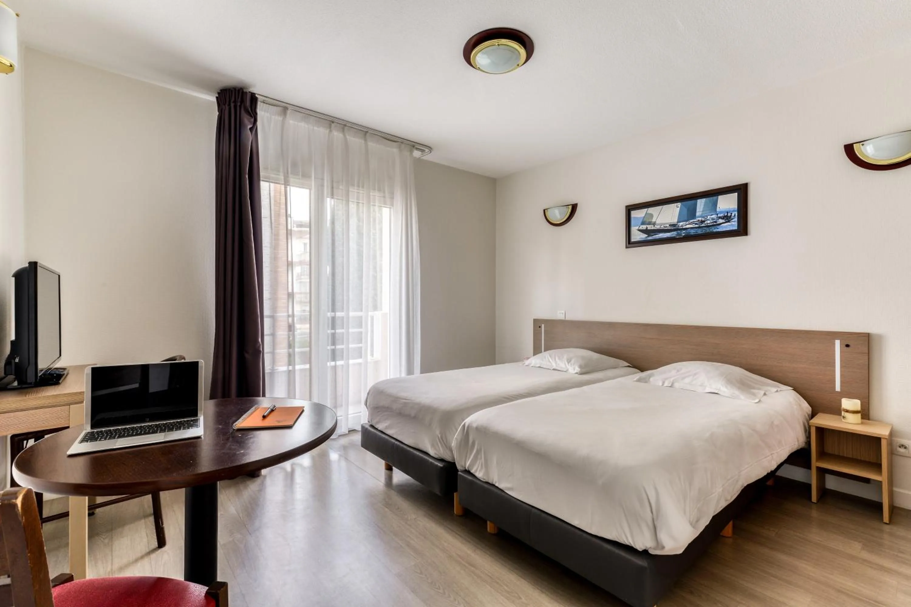 Bed in Zenitude Hôtel-Résidences Béziers Centre