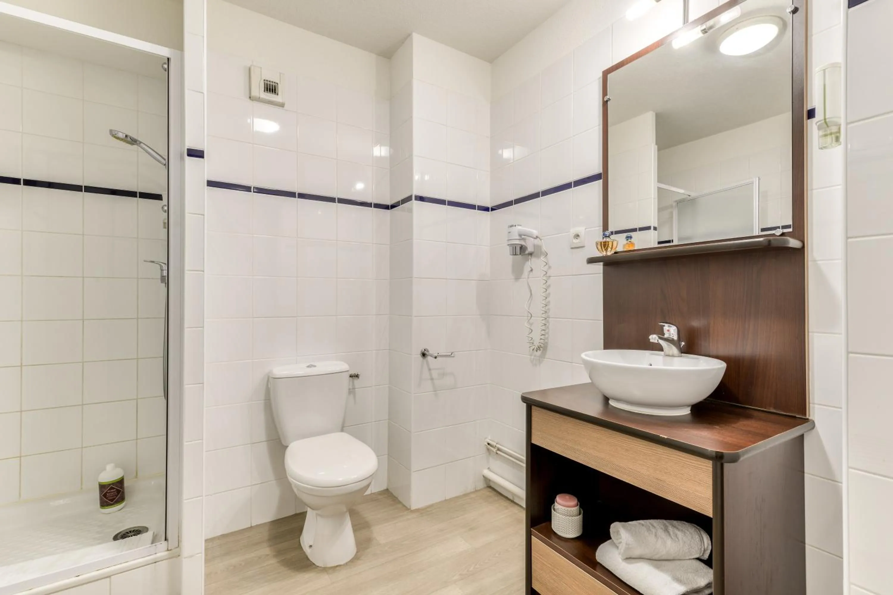 Shower in Zenitude Hôtel-Résidences Béziers Centre