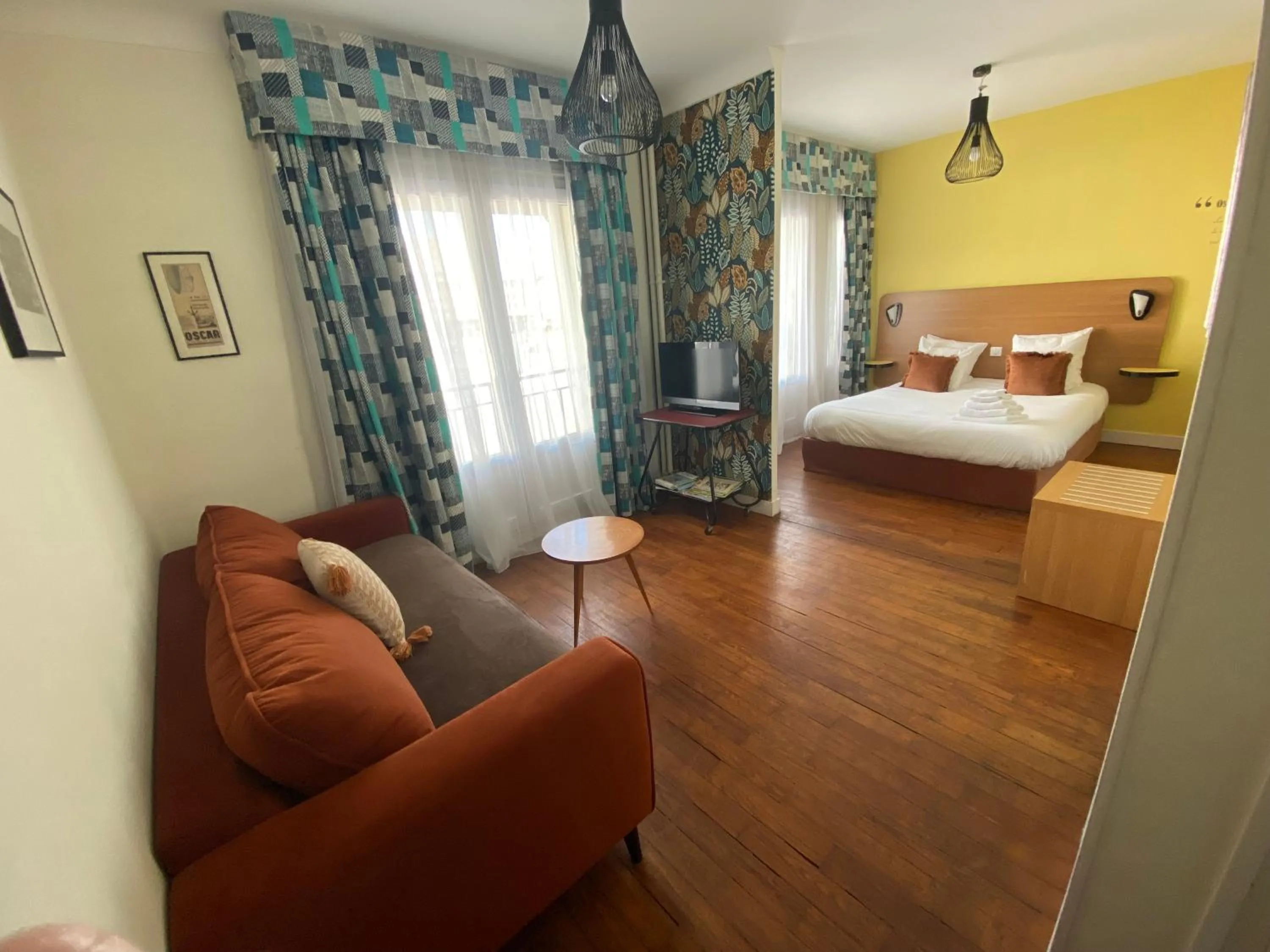 Bed in Oscar Hôtel Le Havre Centre