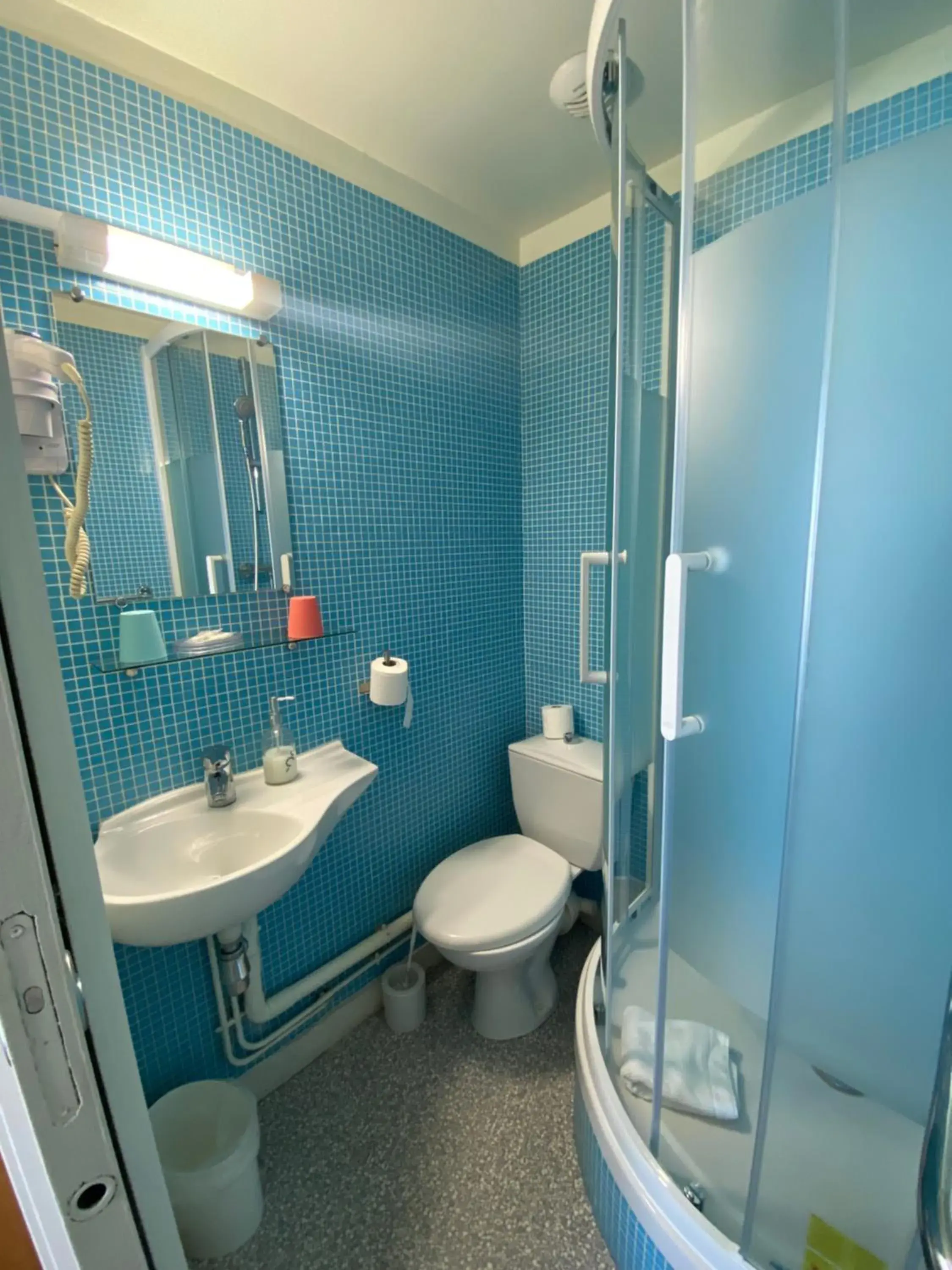 Comfort Double Room in Oscar Hôtel Le Havre Centre Comfort Double Room in Oscar Hôtel Le Havre Centre