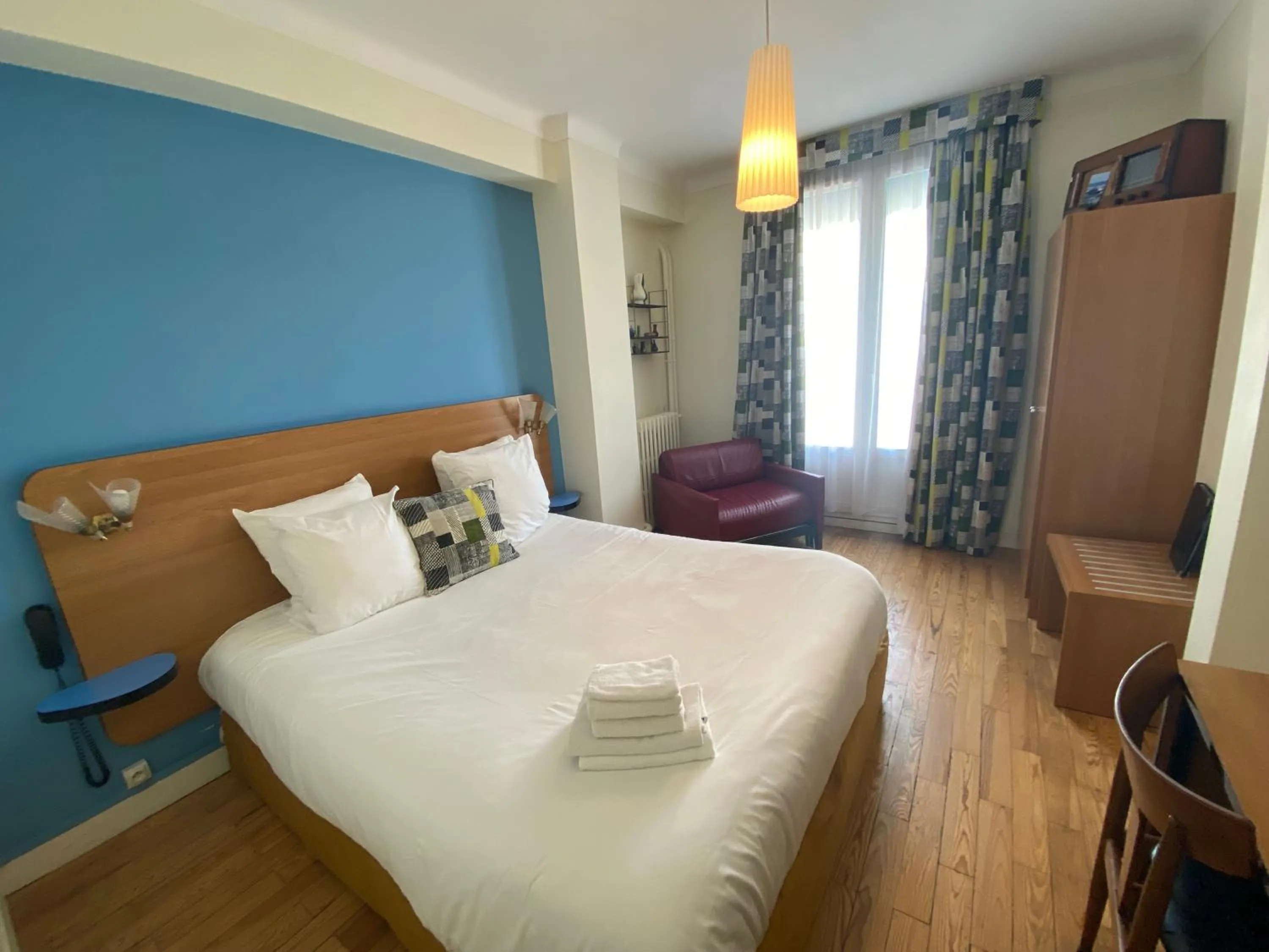 Bed in Oscar Hôtel Le Havre Centre