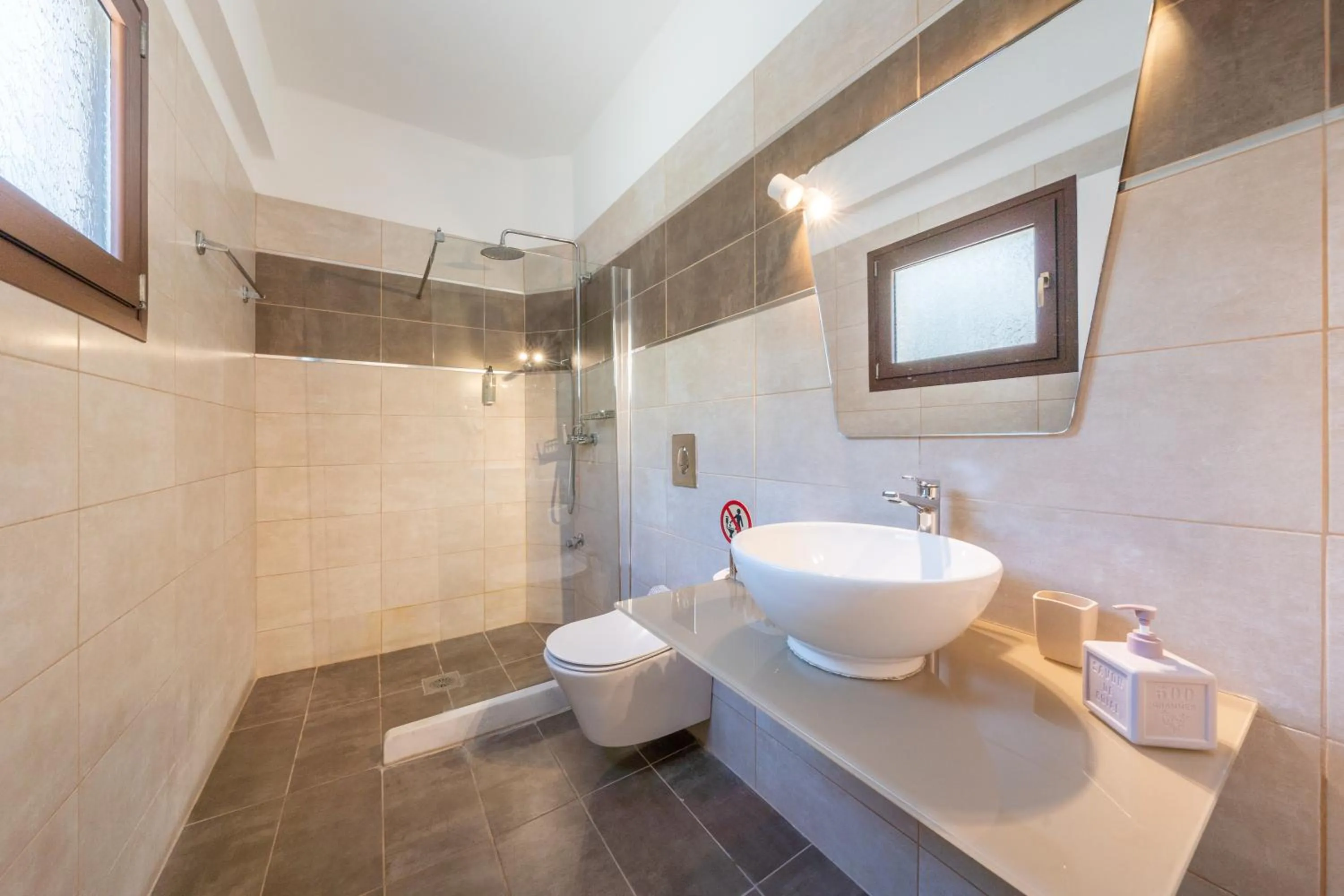 Shower in Lido Paradise Apartments Corfu