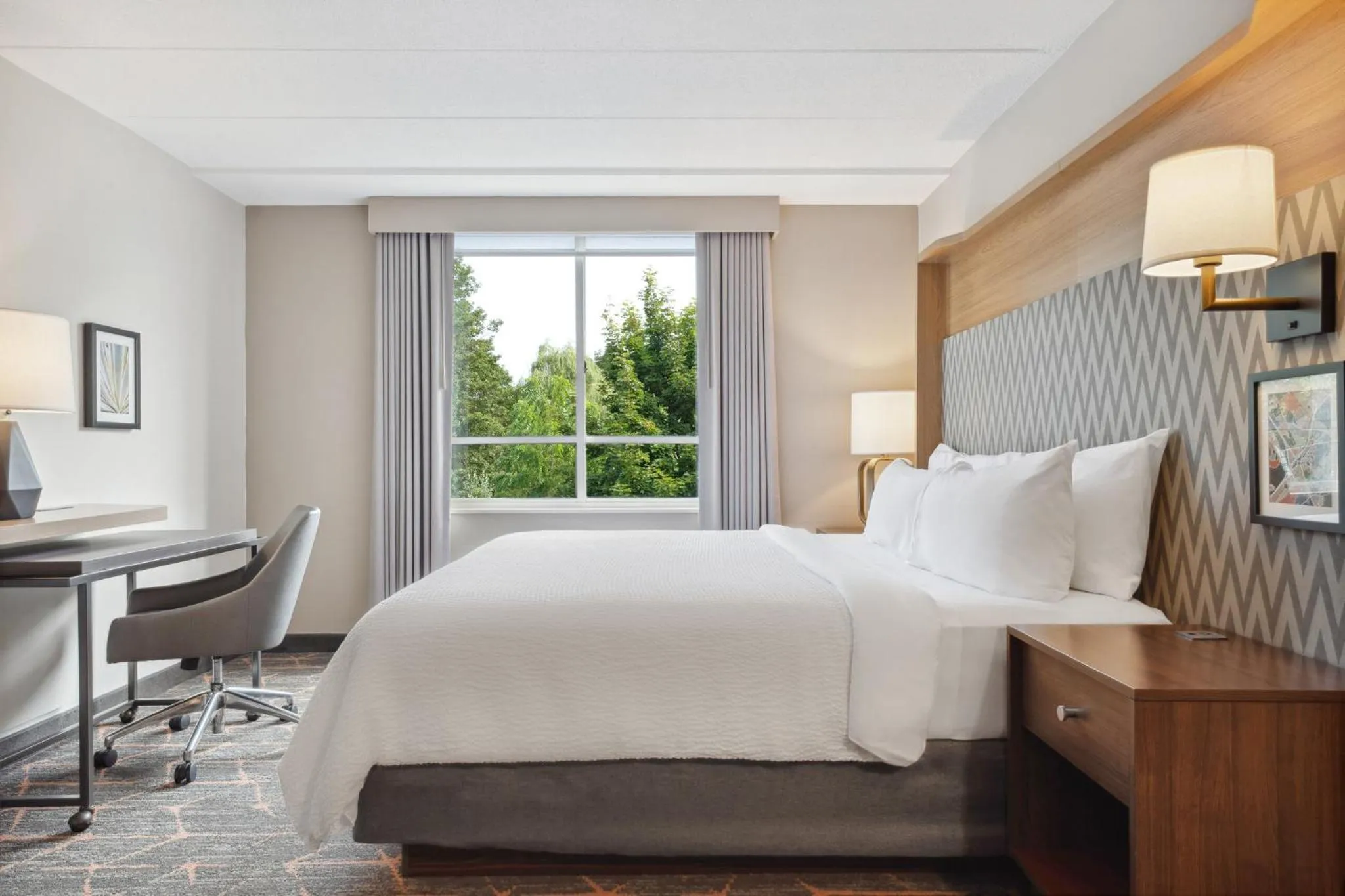 Photo of the whole room, Bed in Holiday Inn Portsmouth by IHG