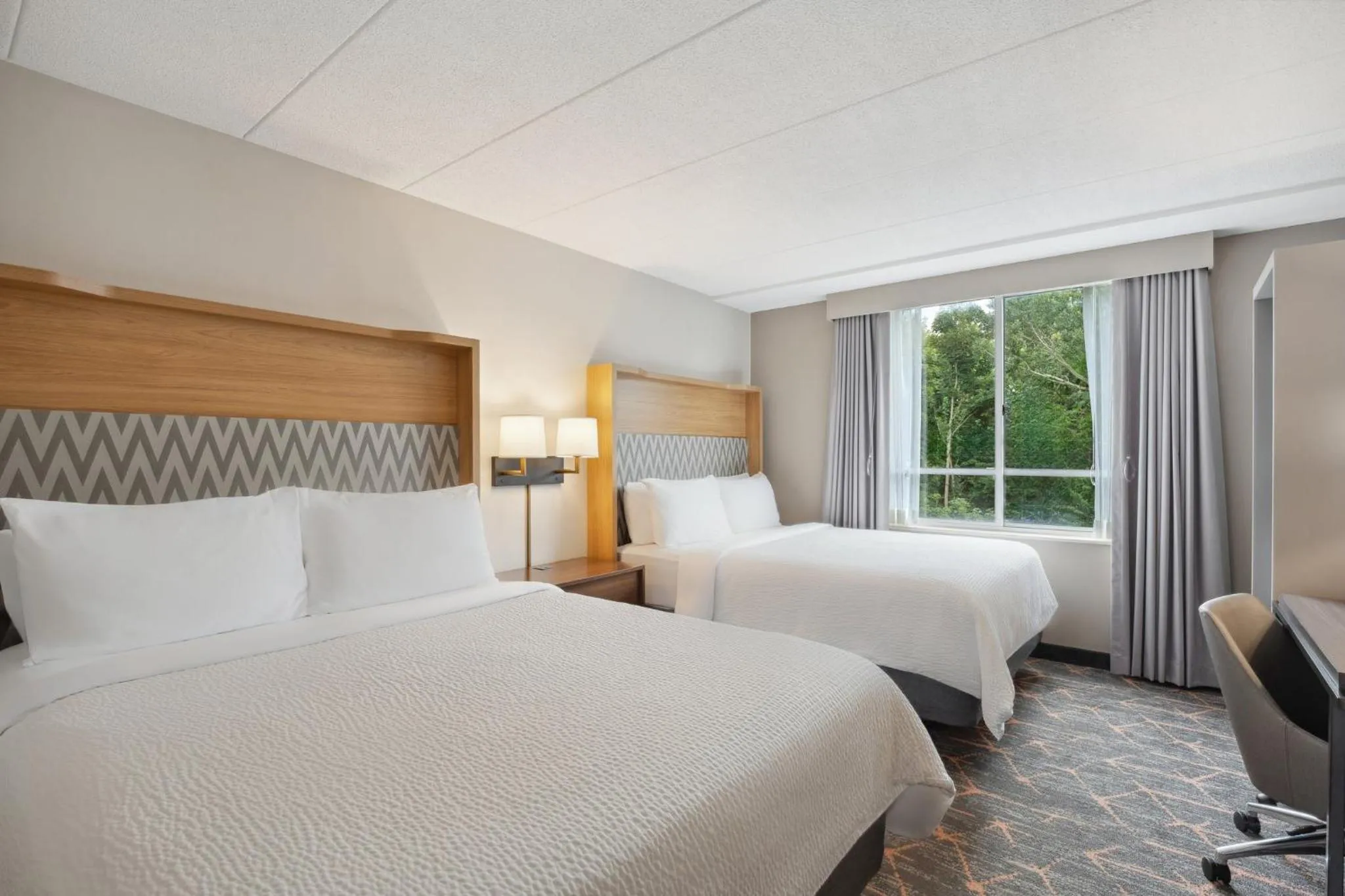 Photo of the whole room, Bed in Holiday Inn Portsmouth by IHG