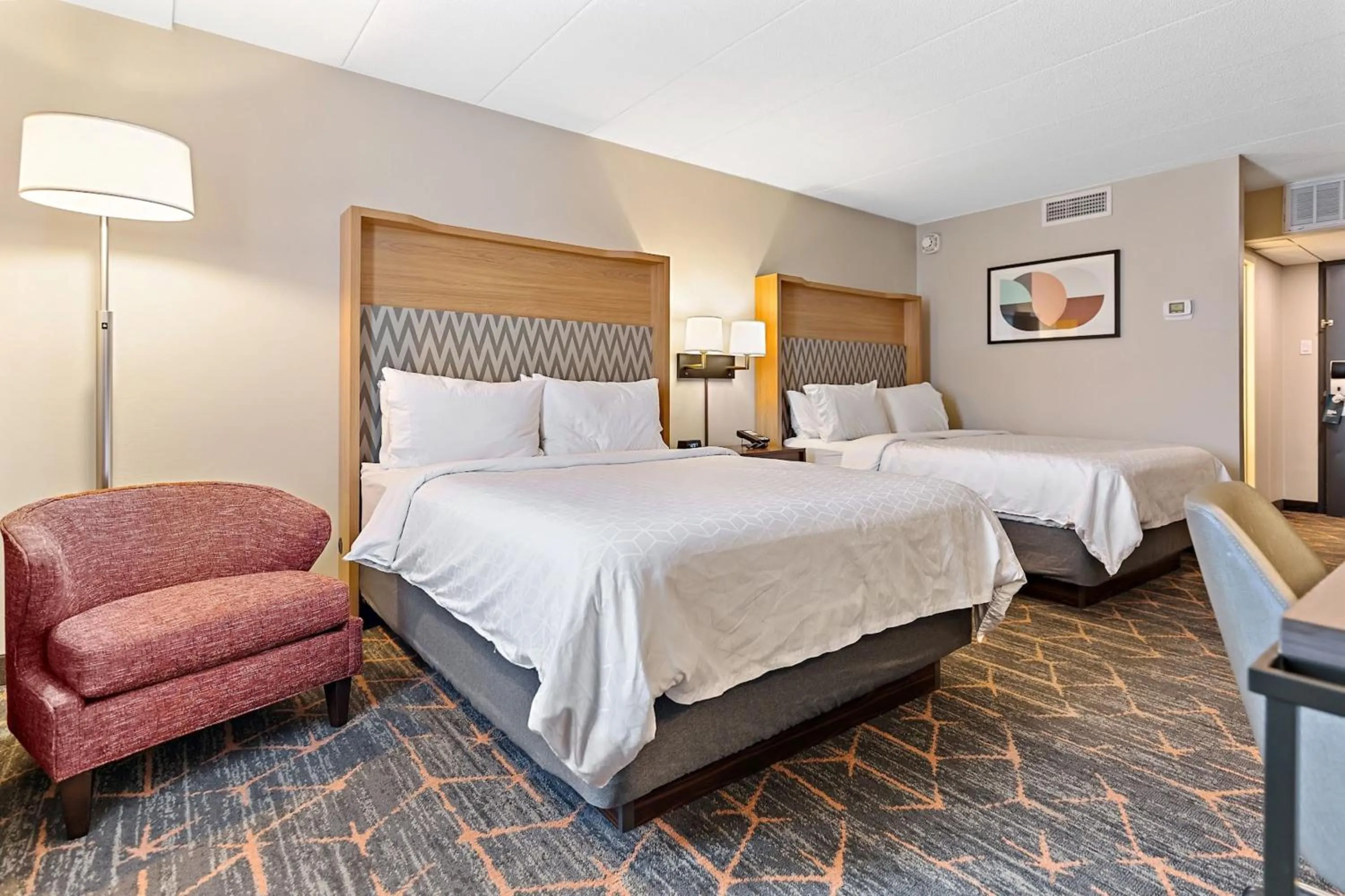 Photo of the whole room, Bed in Holiday Inn Portsmouth by IHG