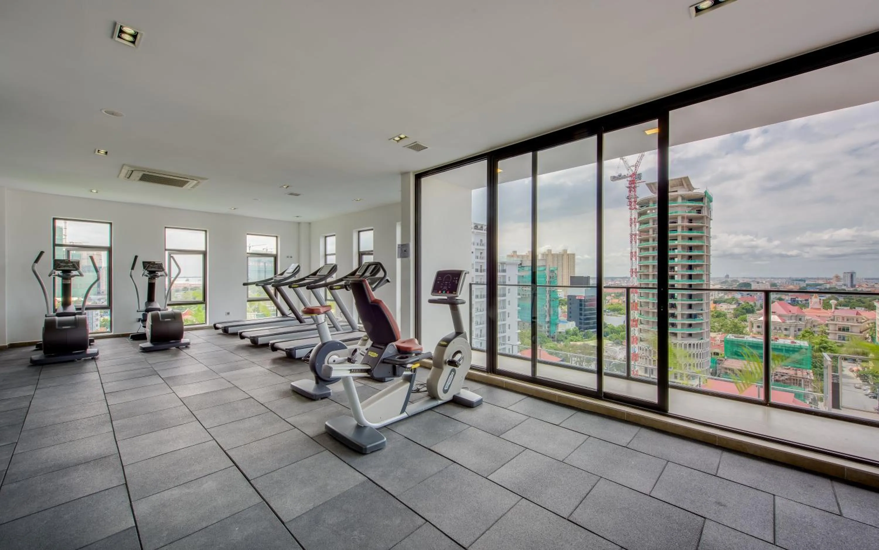 Fitness centre/facilities in Mansion 51 Hotel & Apartment