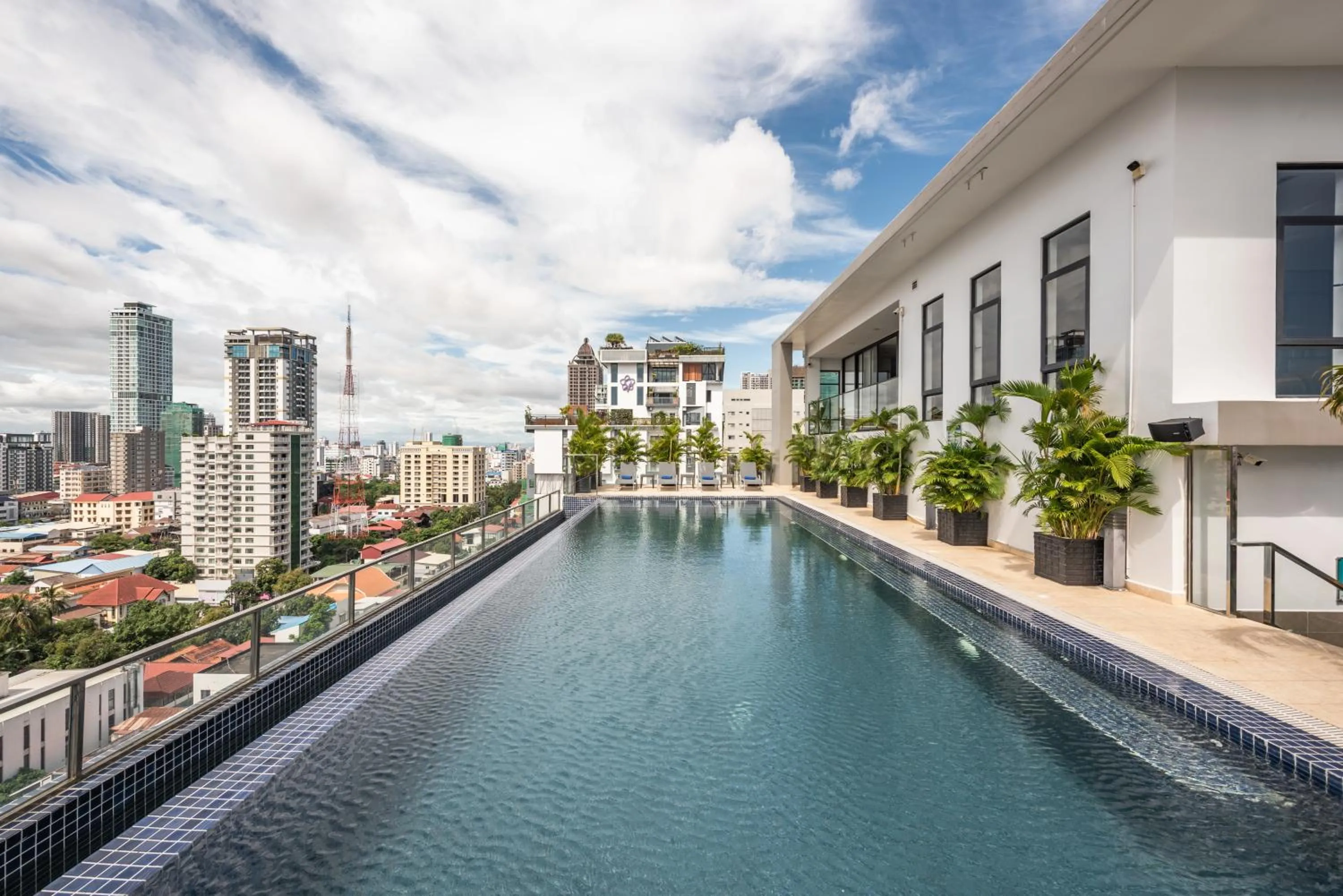 Swimming pool in Mansion 51 Hotel & Apartment