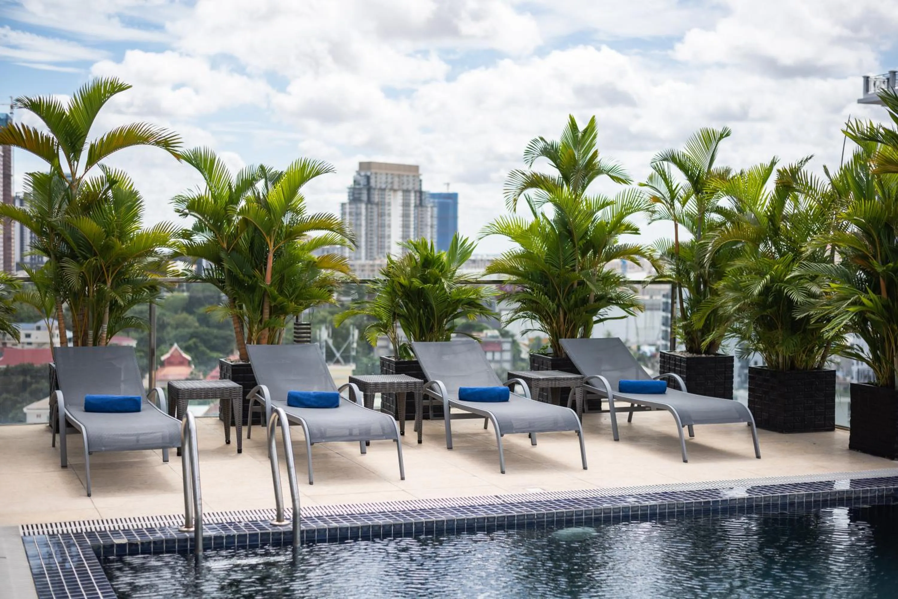 sunbed in Mansion 51 Hotel & Apartment