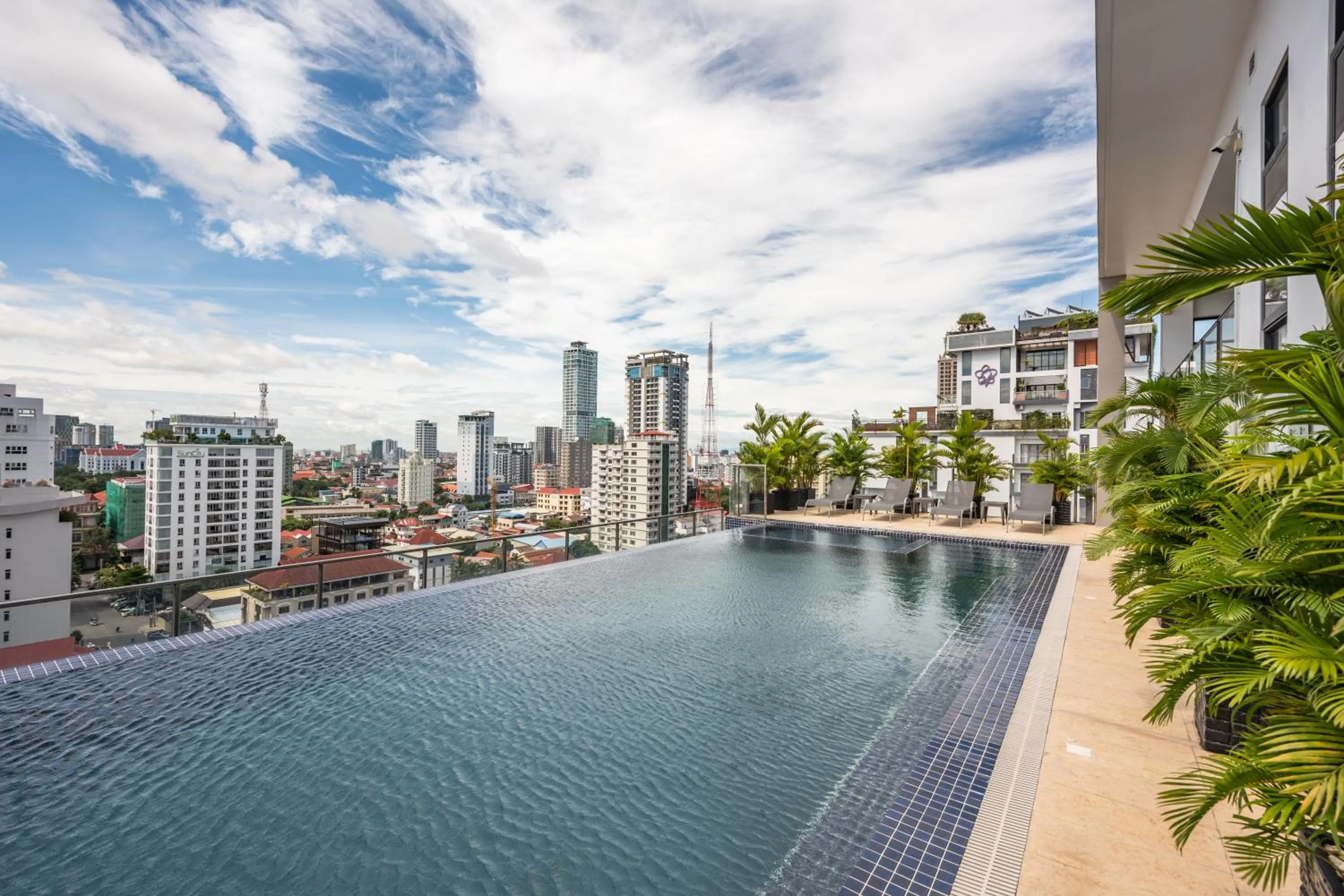 Swimming pool in Mansion 51 Hotel & Apartment