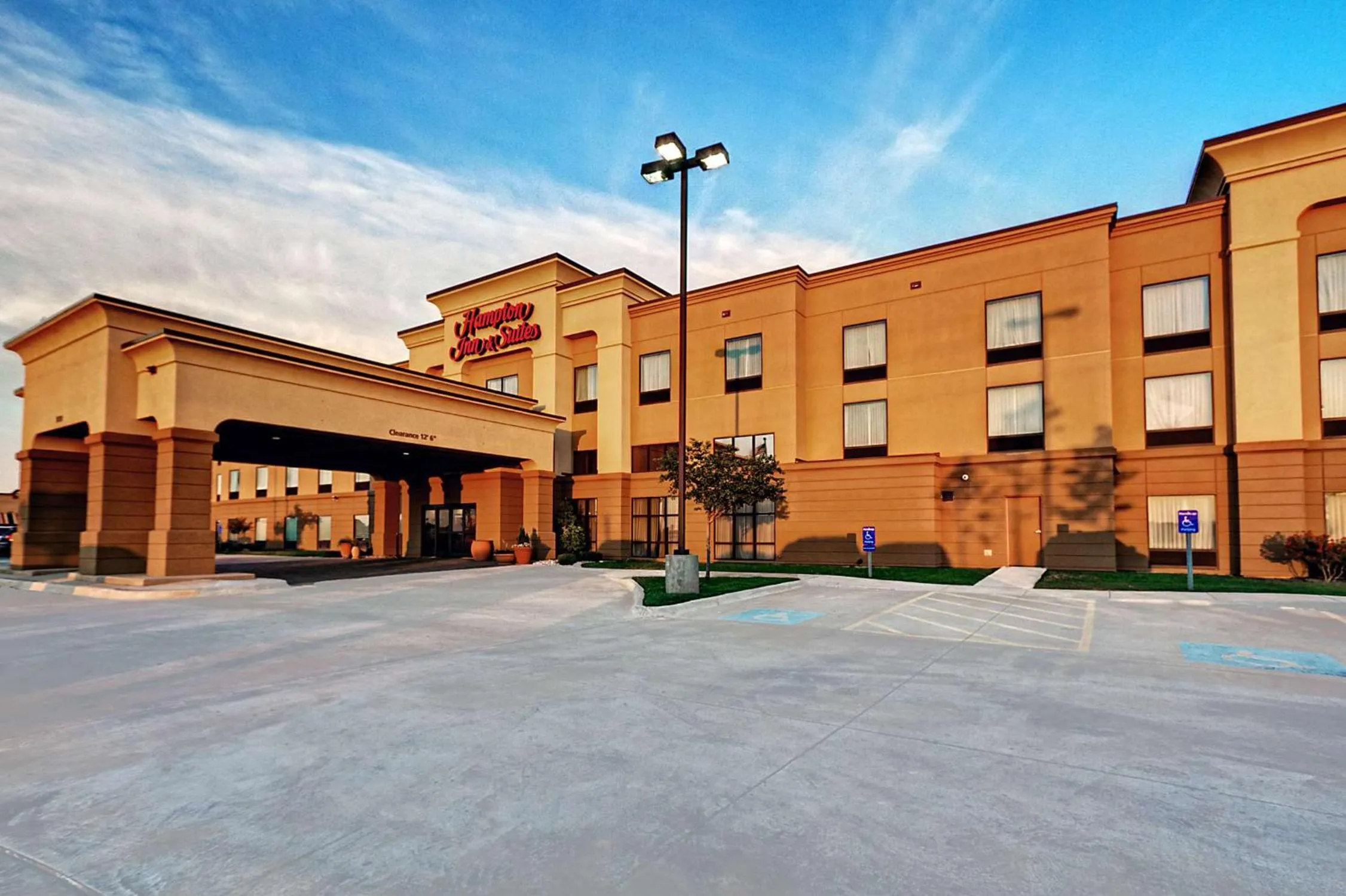 Property building in Hampton Inn & Suites Altus
