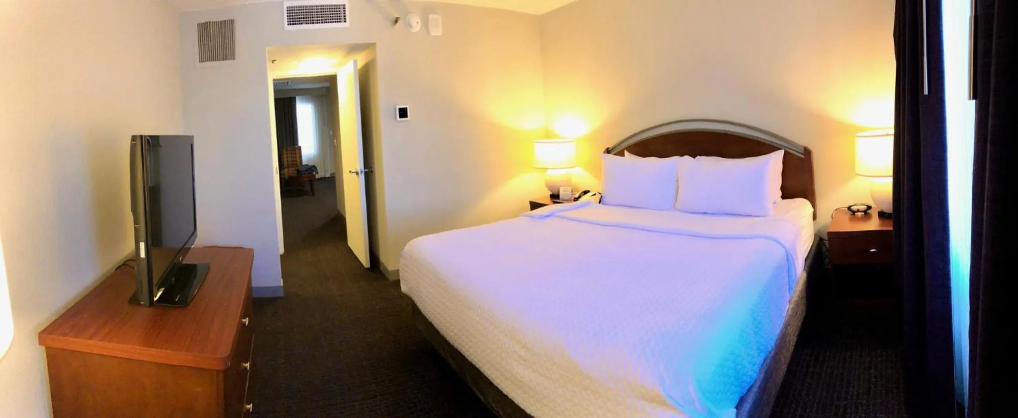 One-Bedroom Suite with Tub and Sofa Bed - Communications/Mobility Accessible in Crowne Plaza Suites Arlington by IHG
