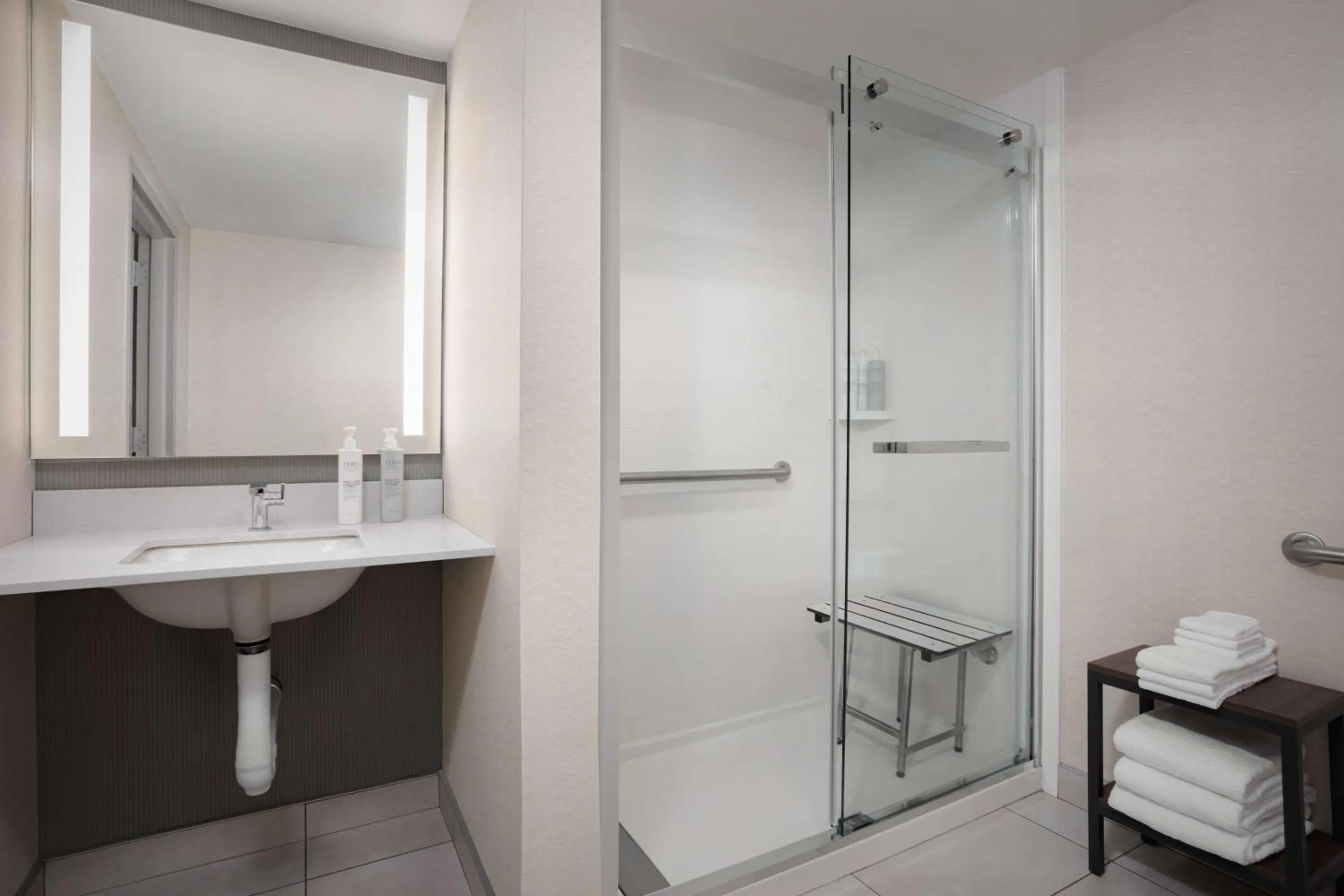 Bathroom in Hilton Garden Inn Tuscaloosa