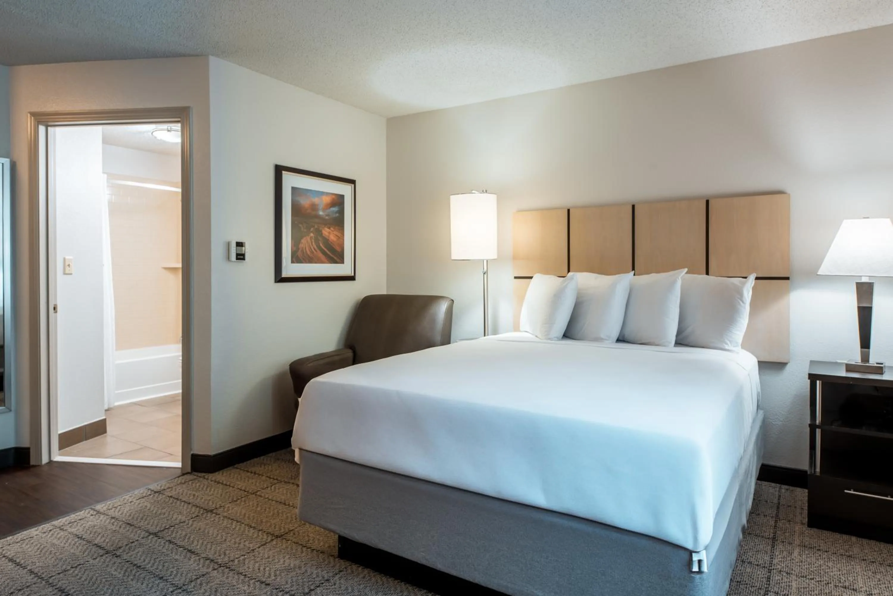 Bed in Sonesta Simply Suites Dallas Richardson