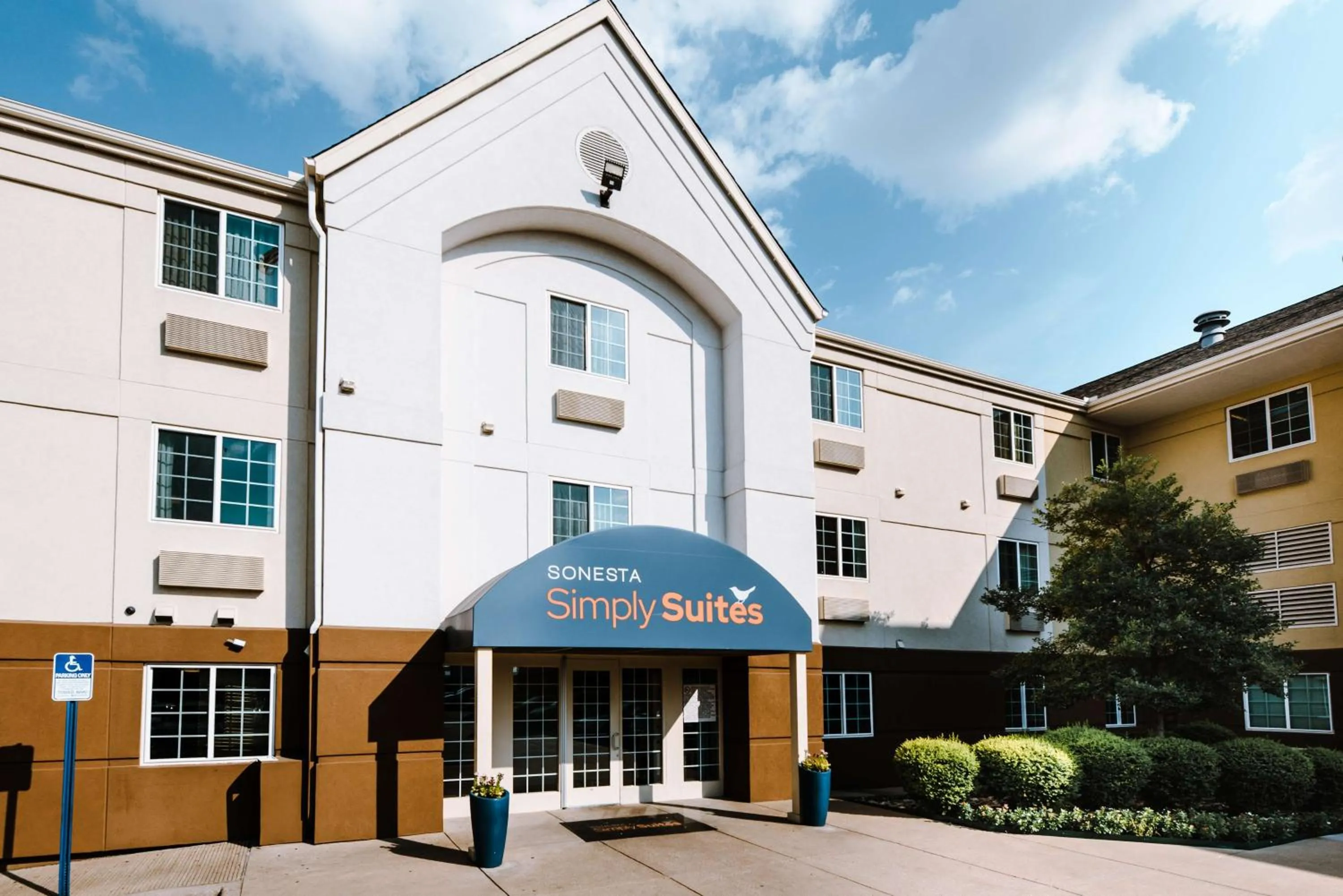 Property building in Sonesta Simply Suites Dallas Richardson