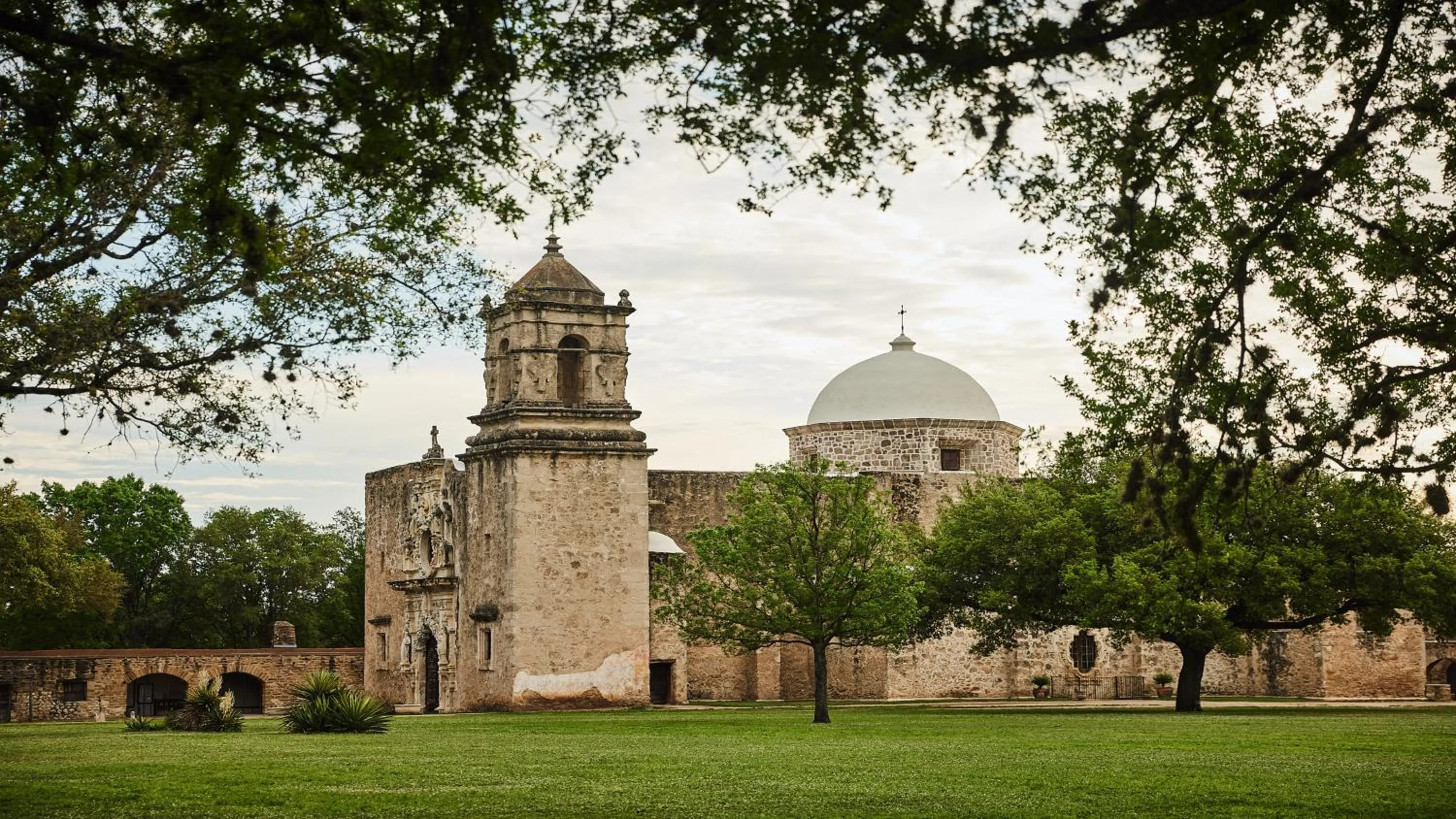 Nearby landmark in Holiday Inn Express Hotel & Suites San Antonio - Rivercenter Area by IHG