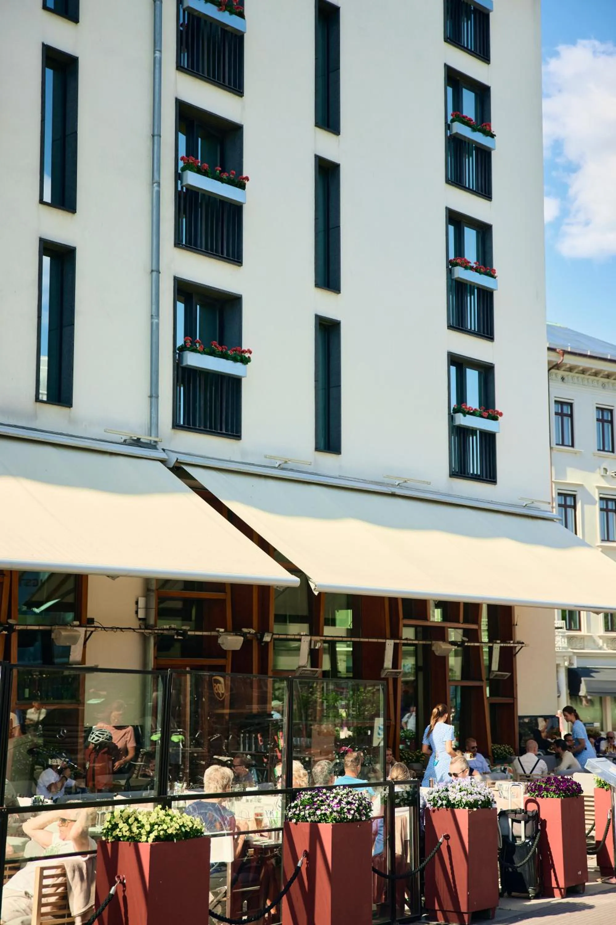 Facade/entrance in Avalon Hotel