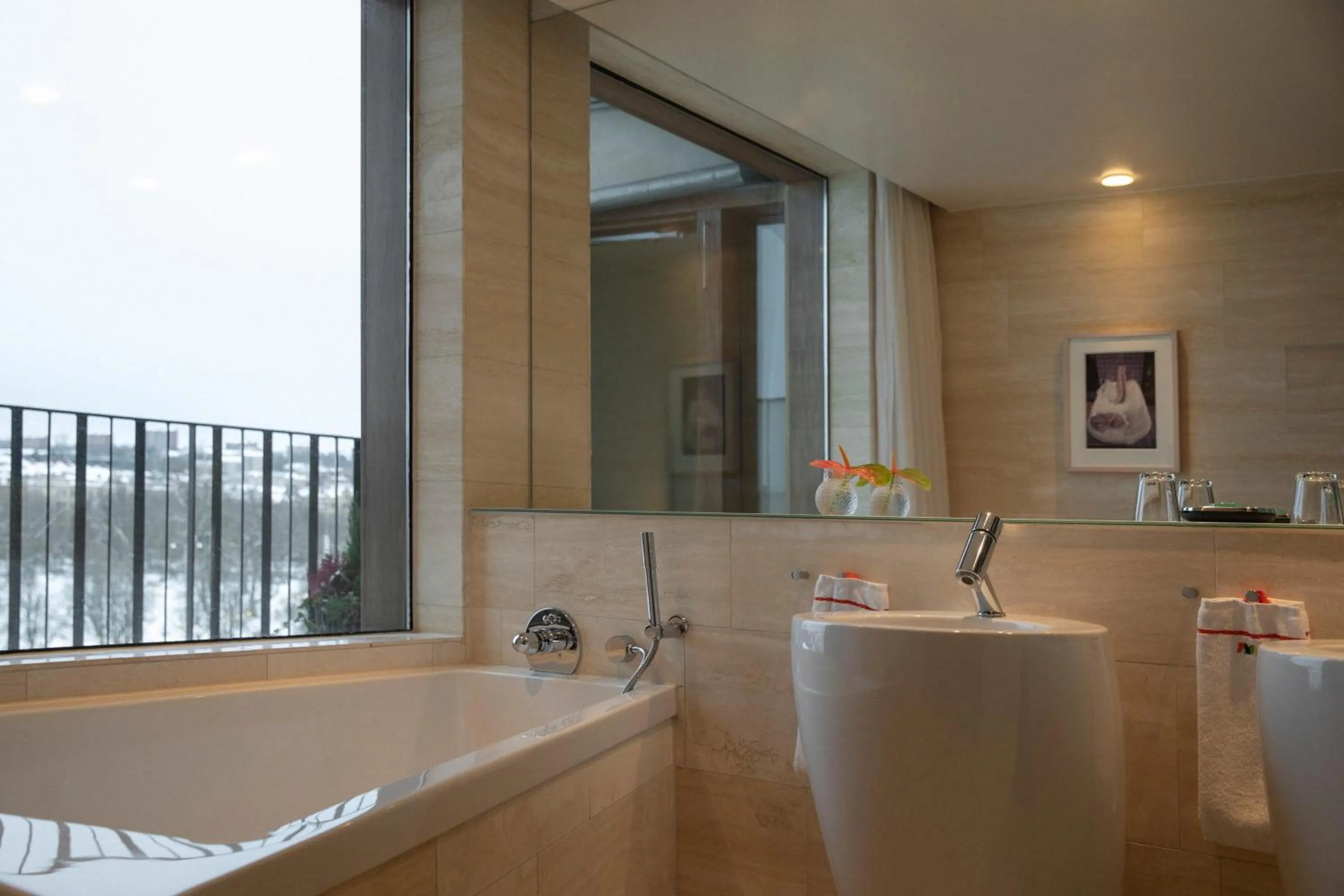 Bathroom in Avalon Hotel