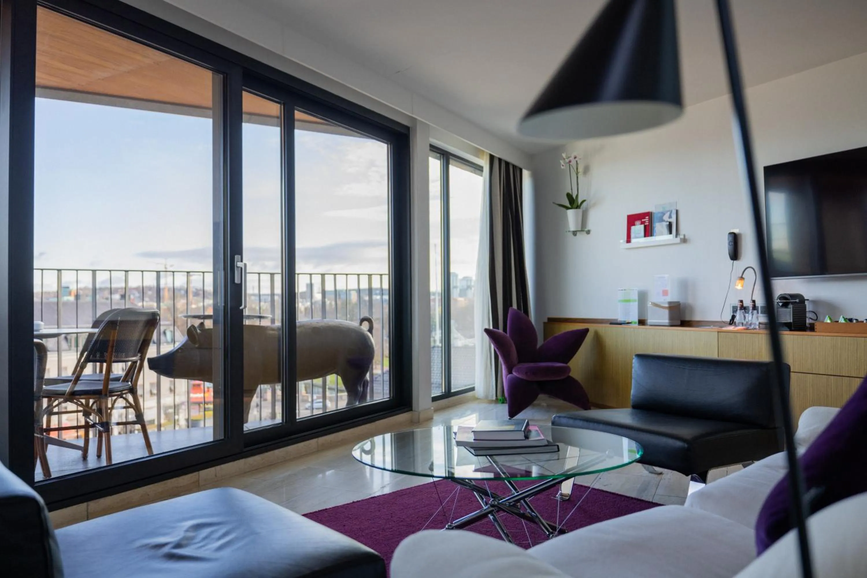 TV and multimedia in Avalon Hotel