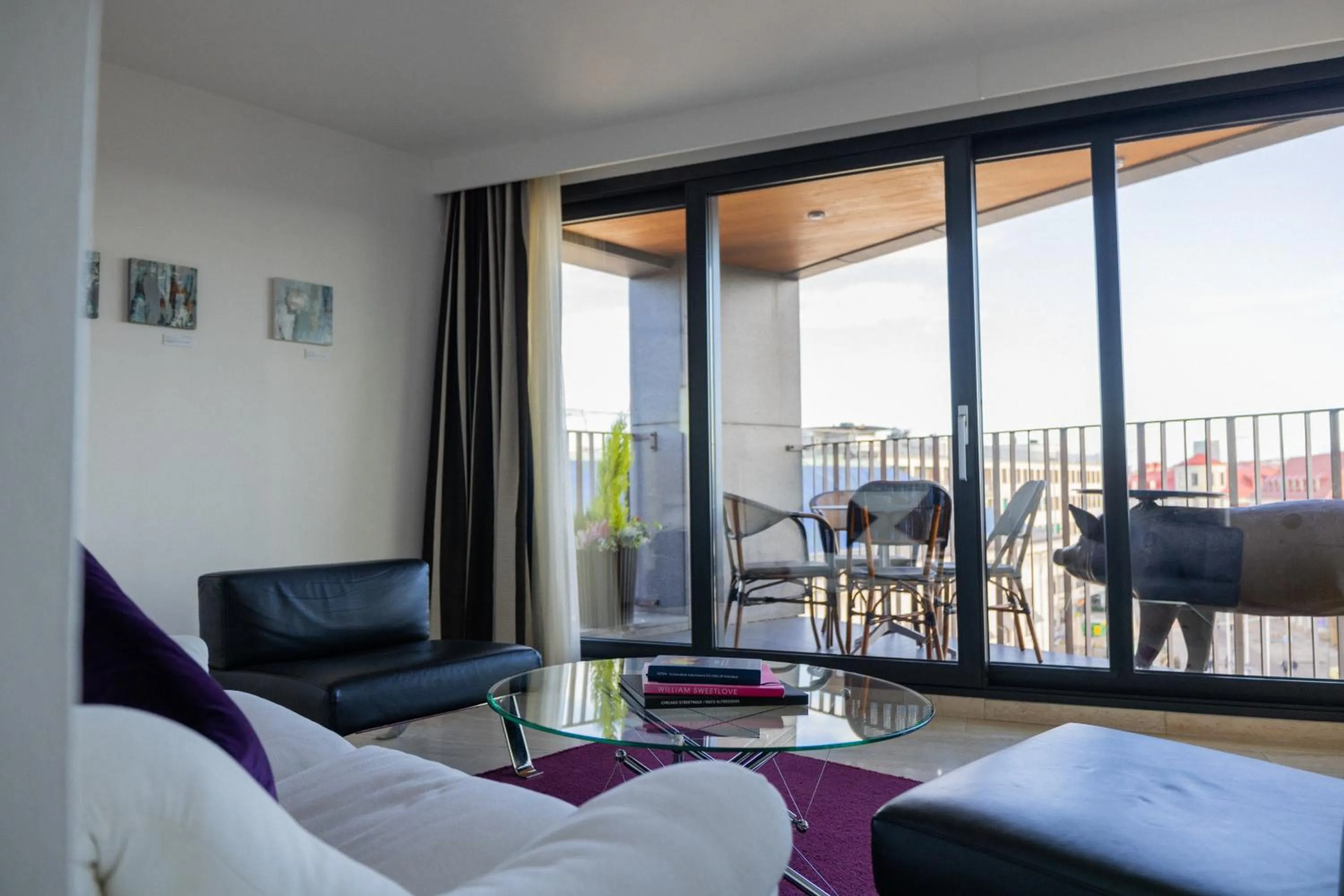 Seating area in Avalon Hotel