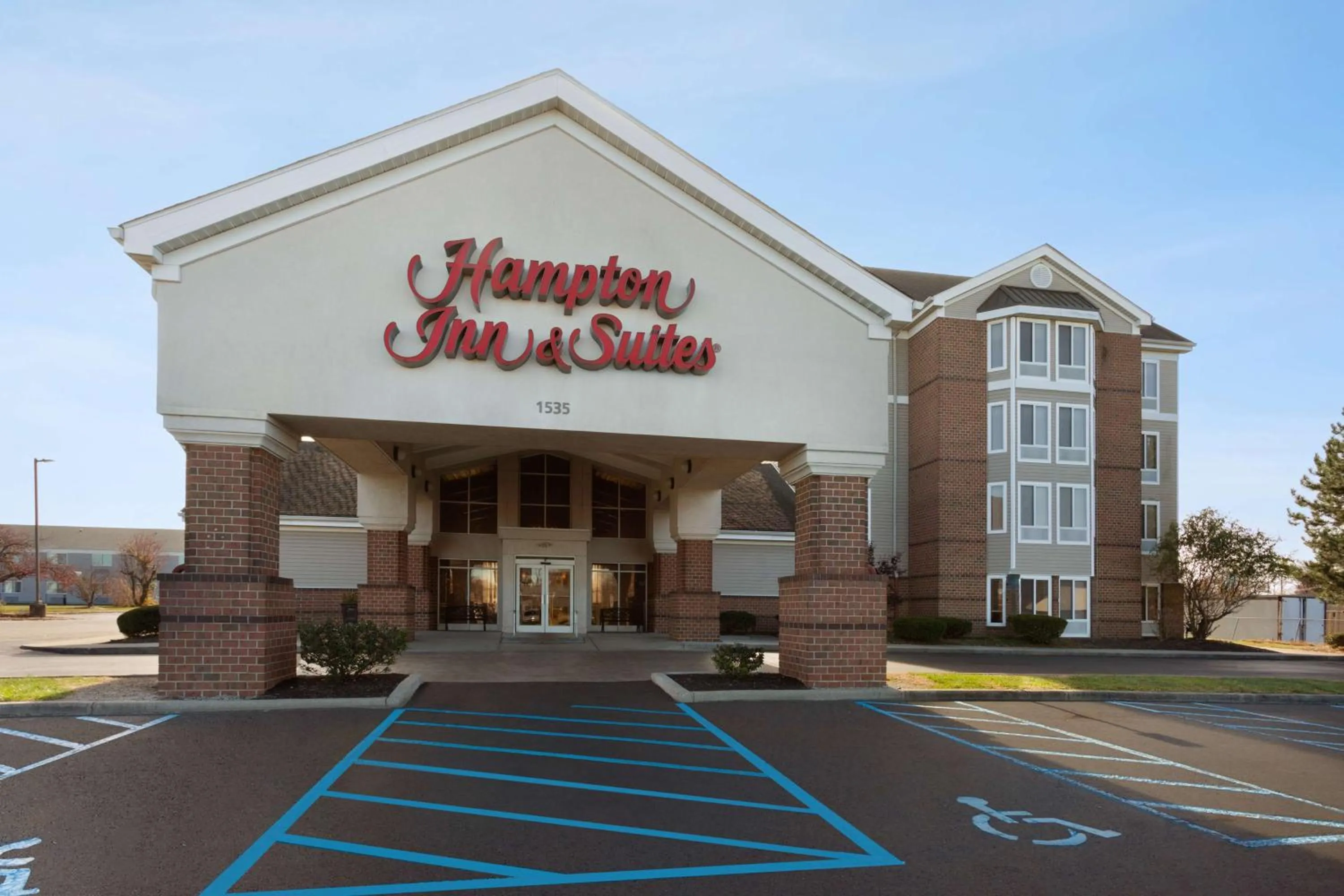 Property building in Hampton Inn & Suites Scottsburg
