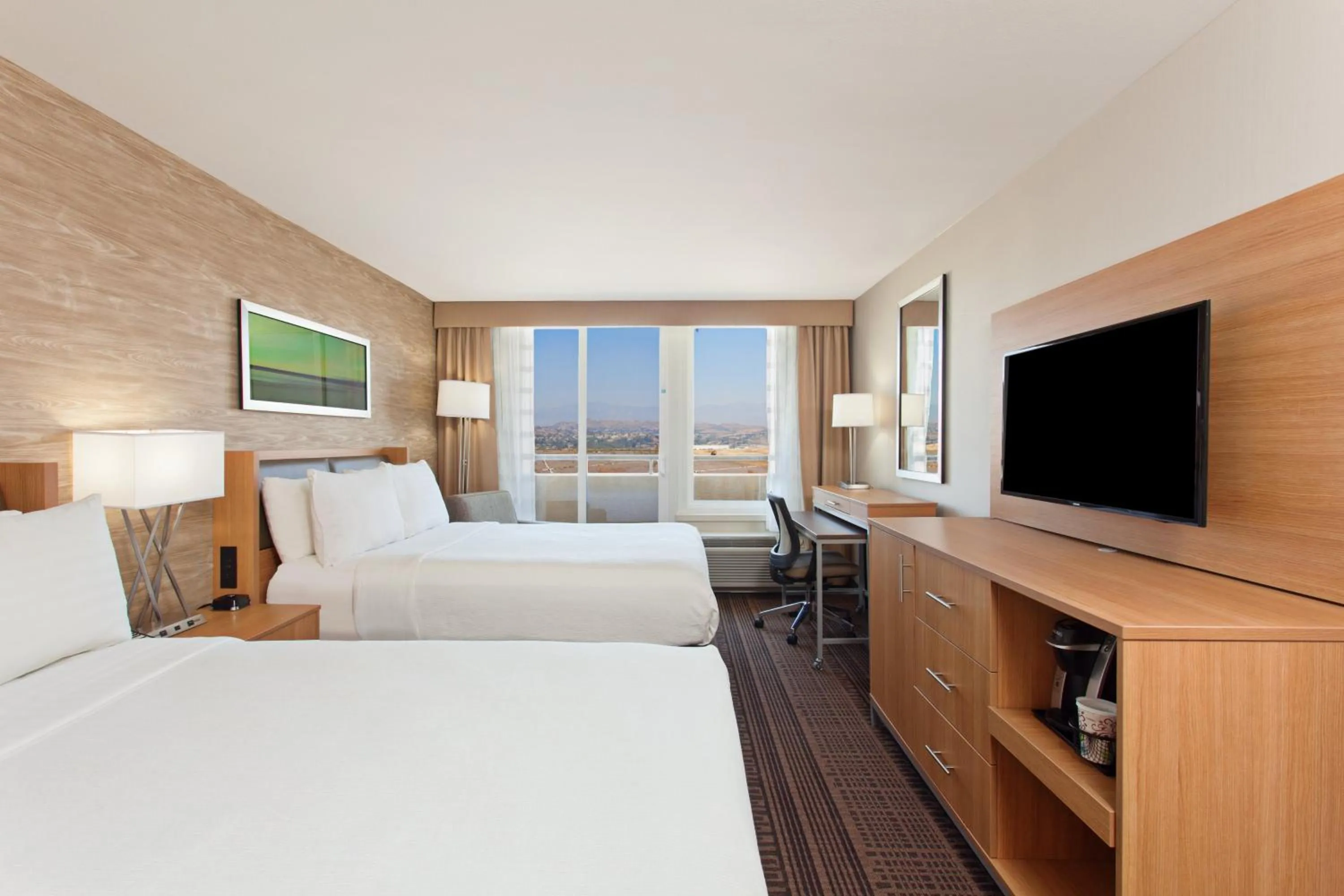 Photo of the whole room, Bed in Holiday Inn Diamond Bar - Pomona by IHG