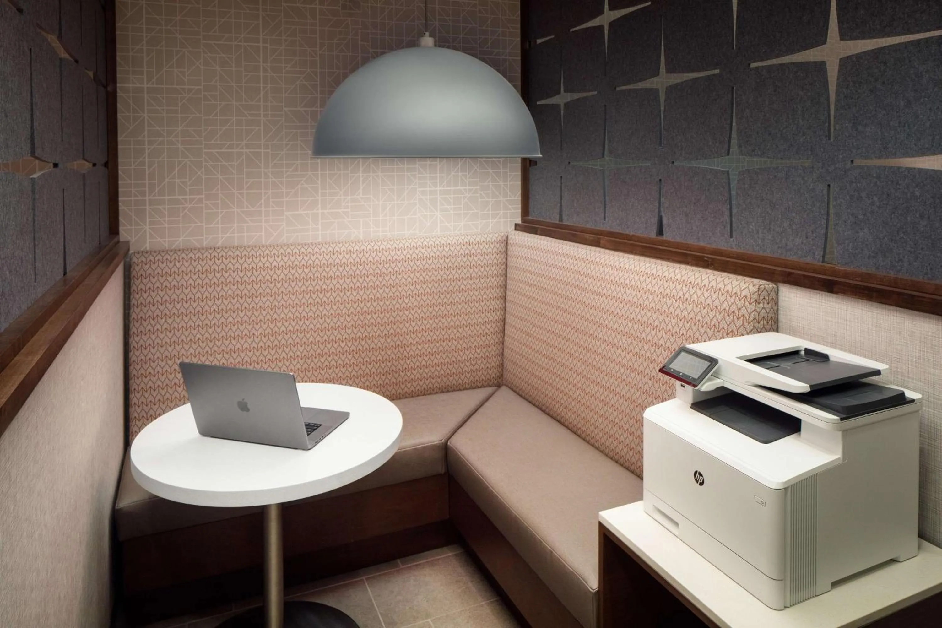 Business facilities in Hampton Inn & Suites Parker