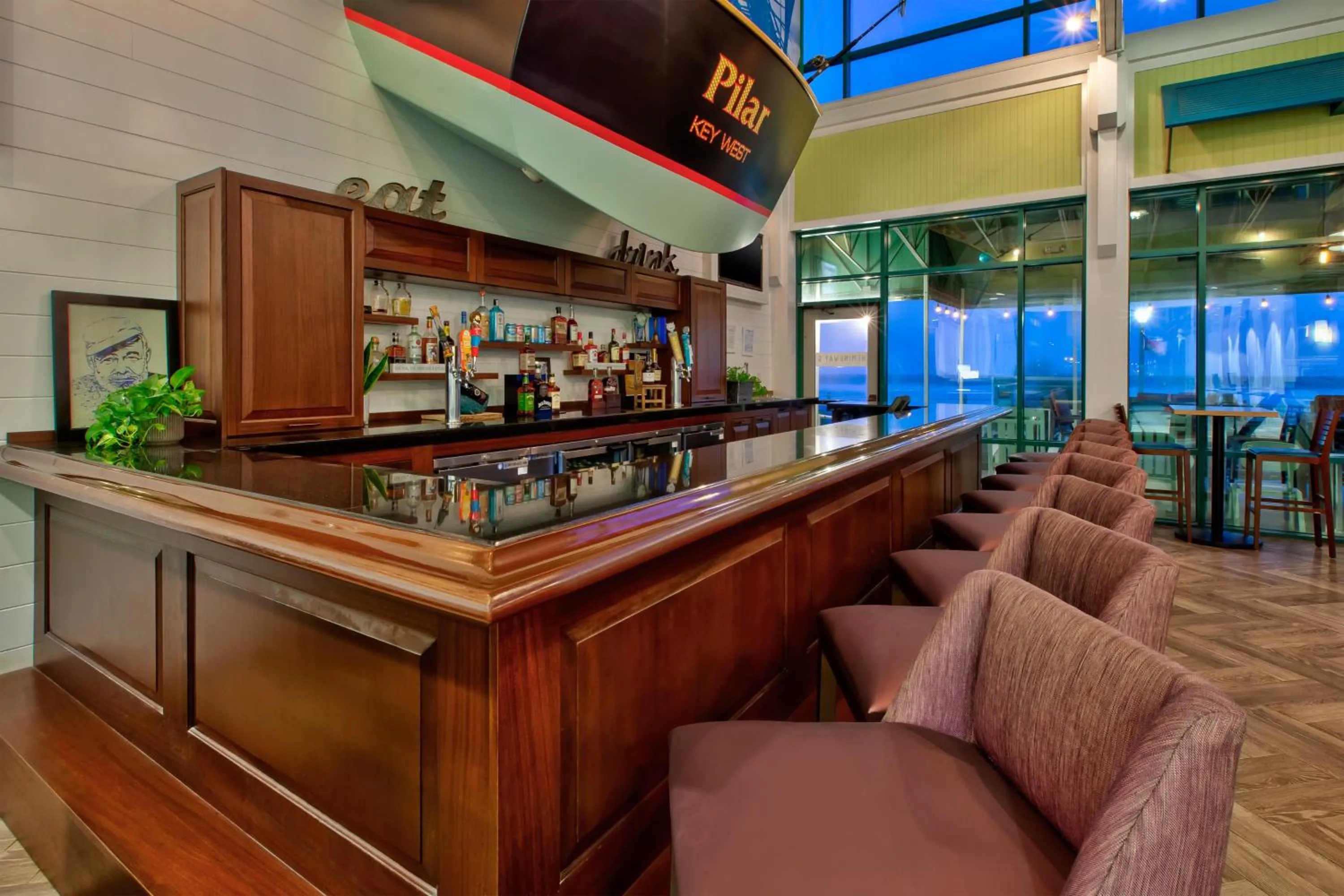 Lounge or bar in Holiday Inn Va Beach-Oceanside 21st St by IHG