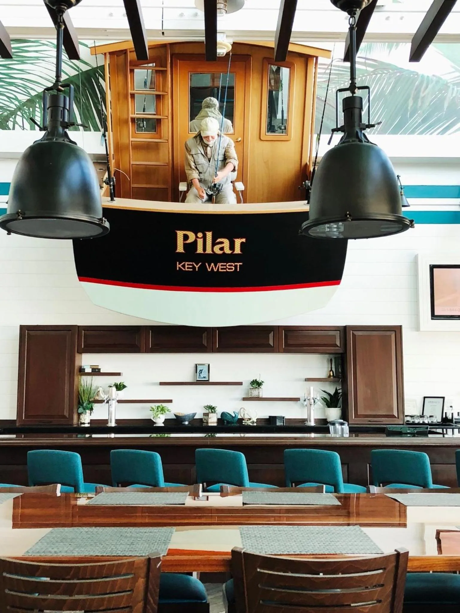 Lounge or bar in Holiday Inn Va Beach-Oceanside 21st St by IHG